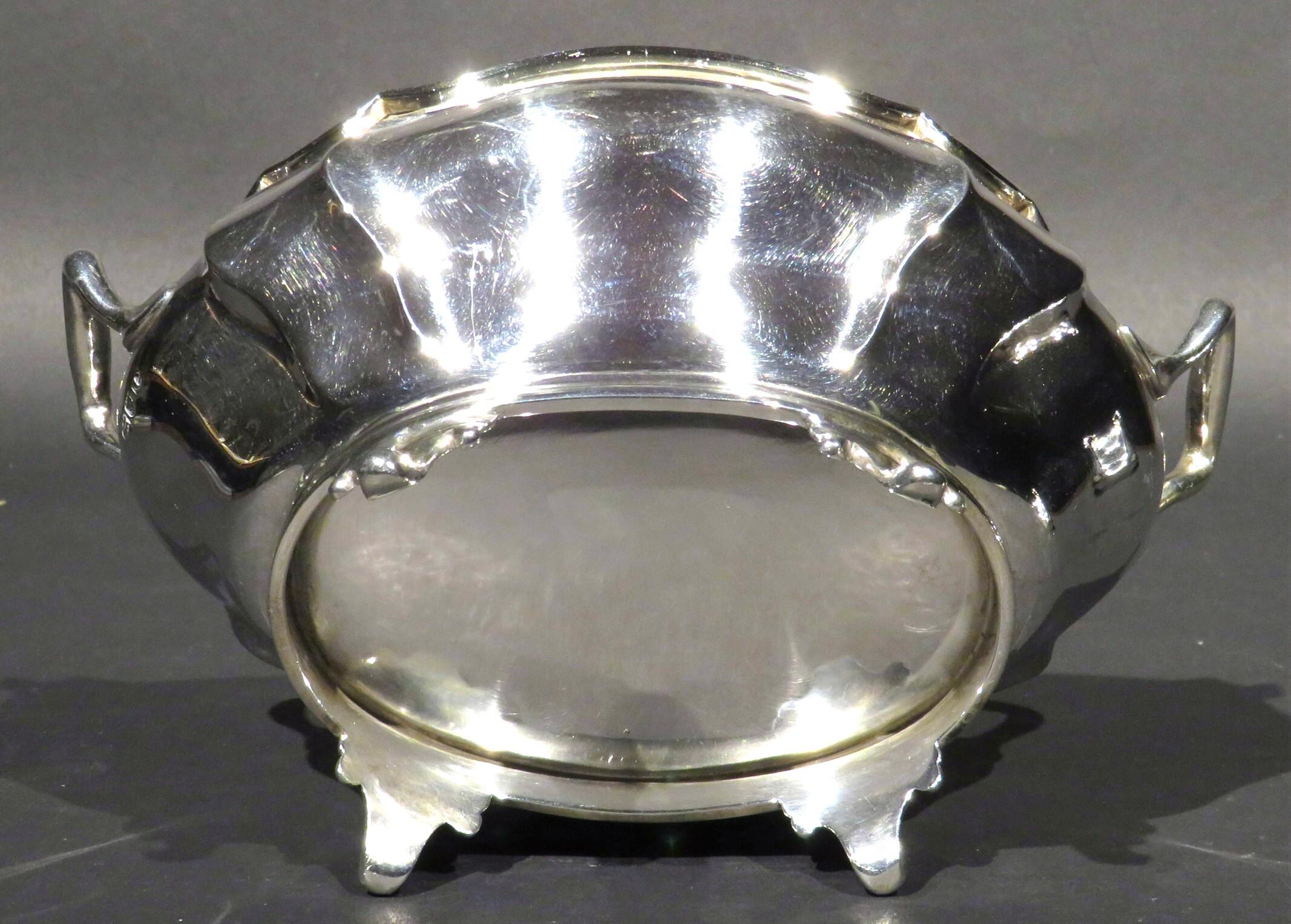 20th Century A Very Good & Heavy Sterling Silver Sauce Tureen, Hallmarked London 1903 For Sale