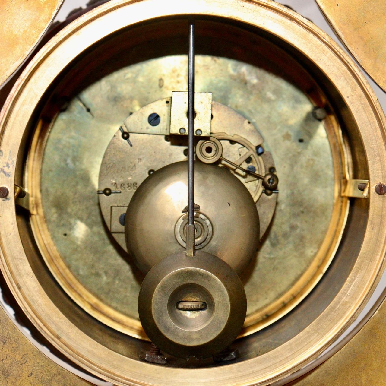 Beeindruckende französische neoklassizistische Uhr in Leierform aus dem 19. Jahrhundert im Angebot 11