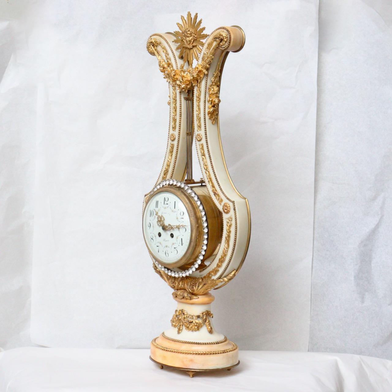 Beeindruckende französische neoklassizistische Uhr in Leierform aus dem 19. Jahrhundert (Französisch) im Angebot