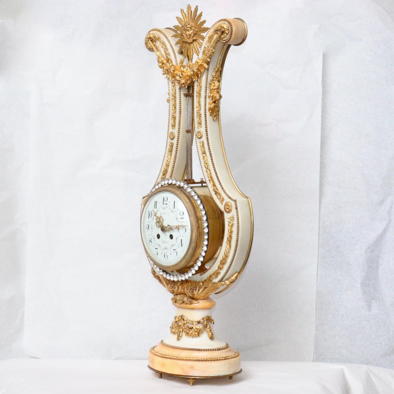 Beeindruckende französische neoklassizistische Uhr in Leierform aus dem 19. Jahrhundert im Zustand „Gut“ im Angebot in Saint-Ouen, FR