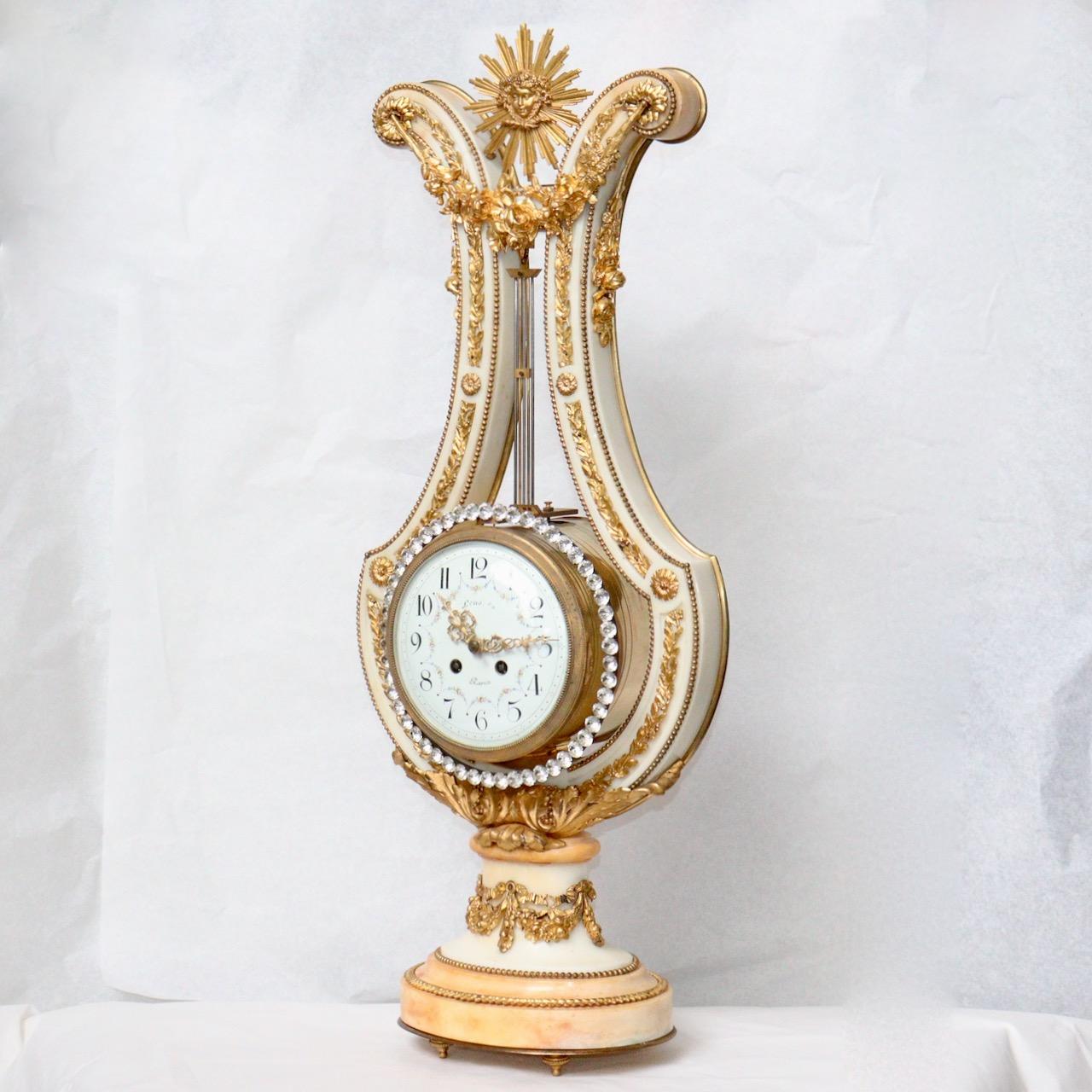 Beeindruckende französische neoklassizistische Uhr in Leierform aus dem 19. Jahrhundert (Mittleres 19. Jahrhundert) im Angebot