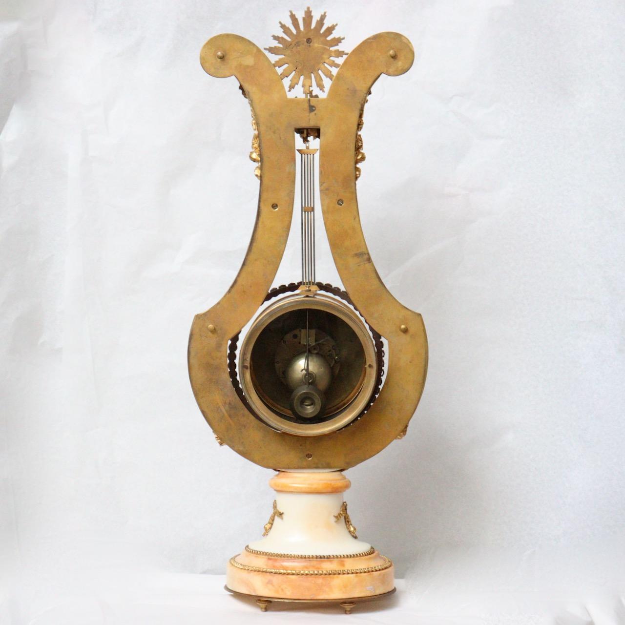 Beeindruckende französische neoklassizistische Uhr in Leierform aus dem 19. Jahrhundert im Angebot 1