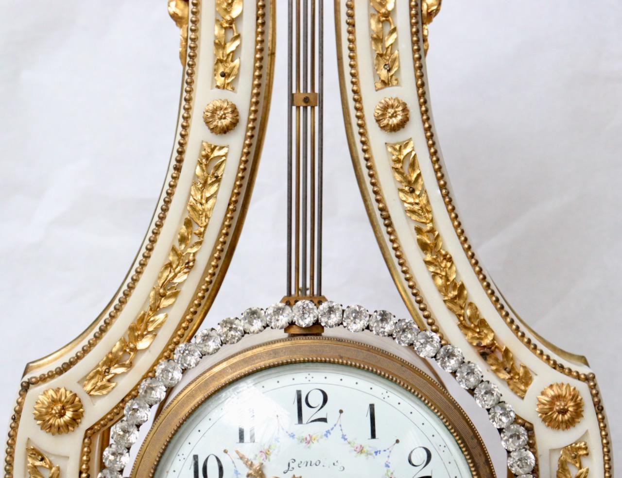Beeindruckende französische neoklassizistische Uhr in Leierform aus dem 19. Jahrhundert im Angebot 3