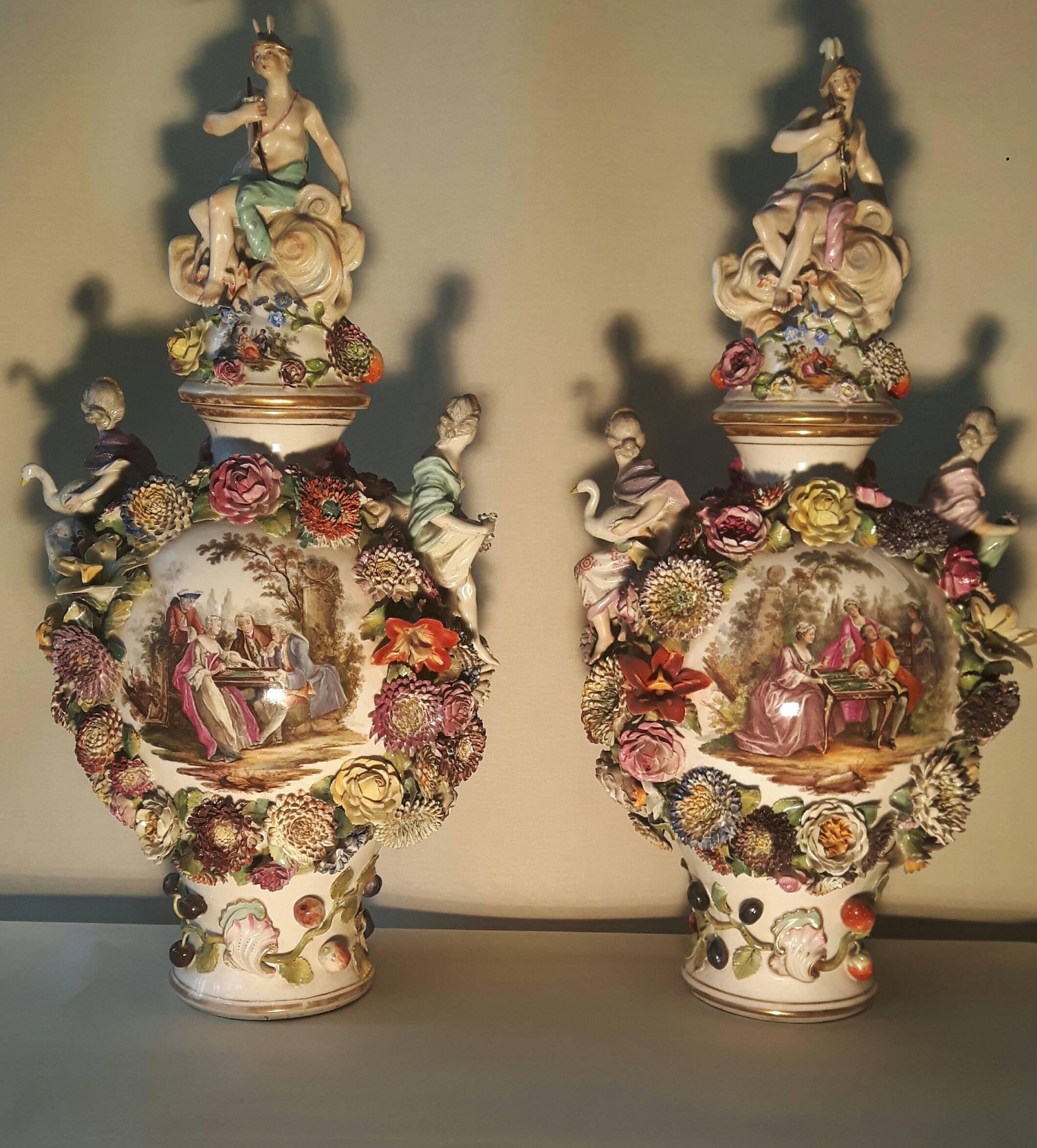 Very Impressive Pair of 19th Century Dresden Vases In Good Condition For Sale In London, GB