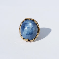 A very large 18 k gold ring with a sapphire.