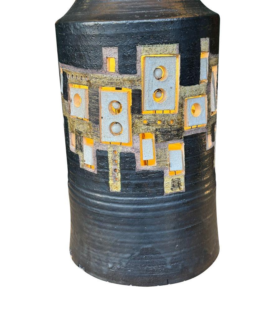 Milieu du XXe siècle Une très grande lampe en céramique du céramiste français unique Georges Pelletier des années 1960 en vente