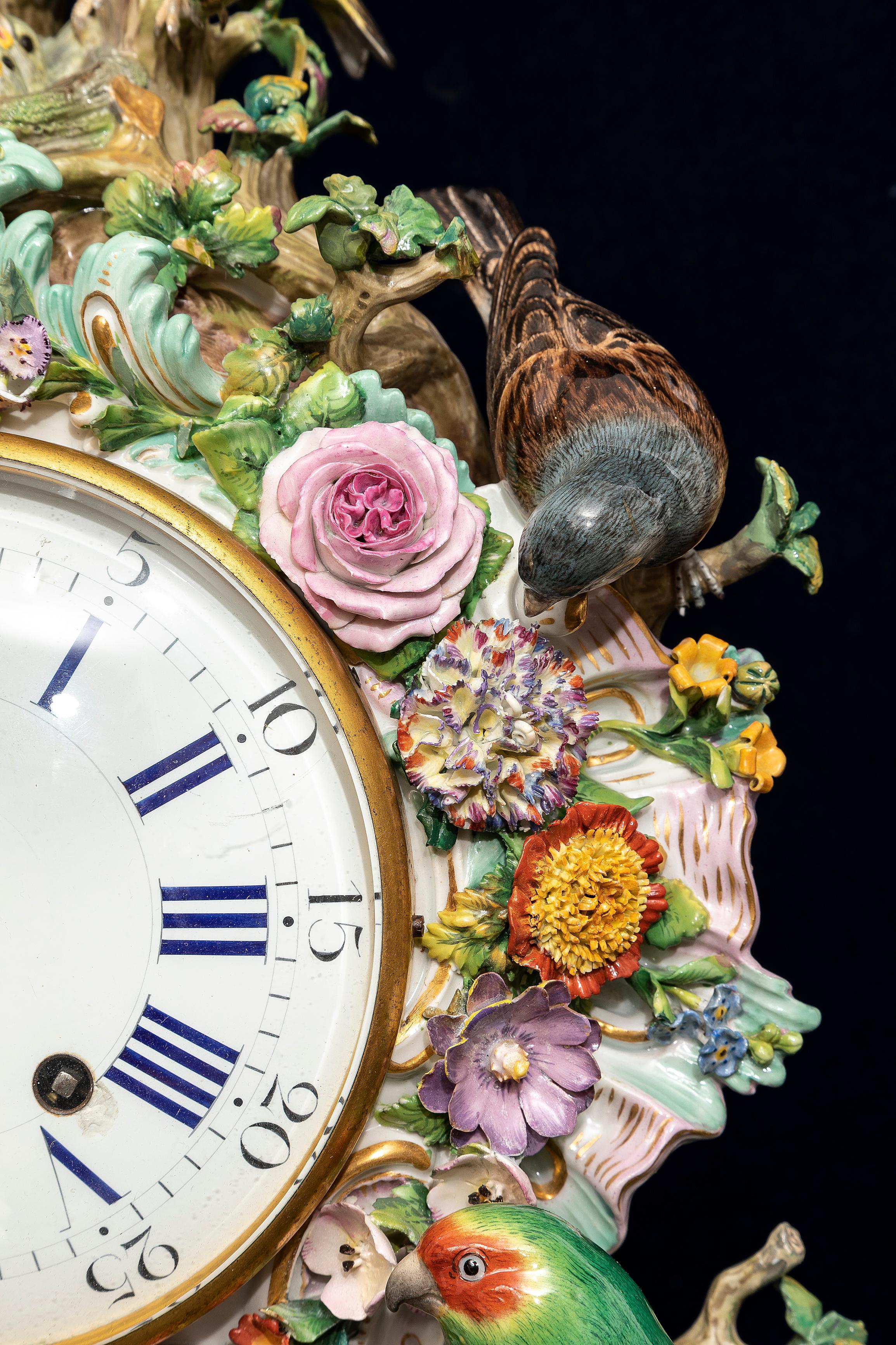 A Very Large and Impressive 19th Century Meissen Porcelain Bird Clock In Good Condition In New York, NY