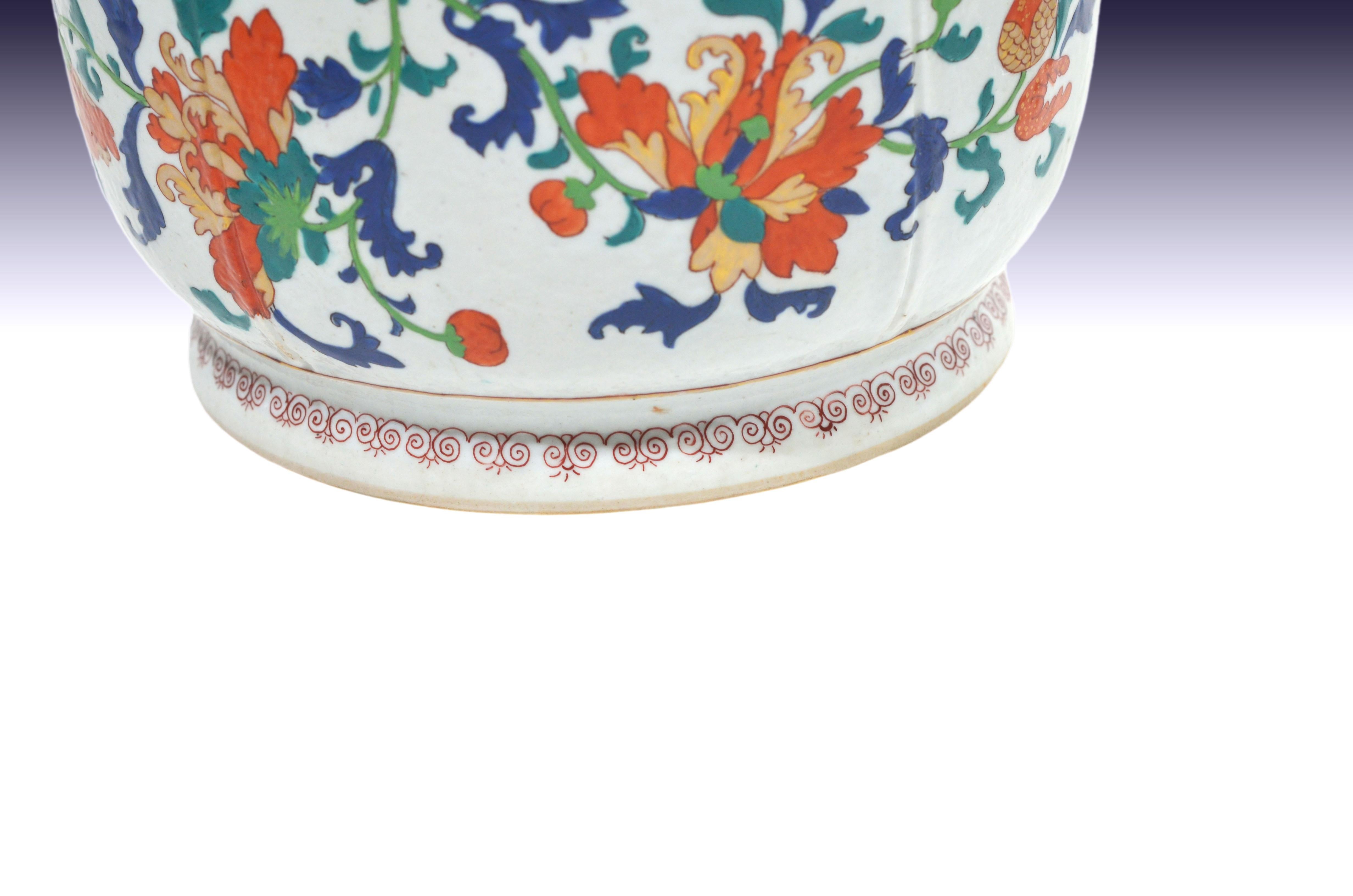 A Very Large and Unusual Pair of 18th Century Chinese Imari Pattern Wine Coolers For Sale 4