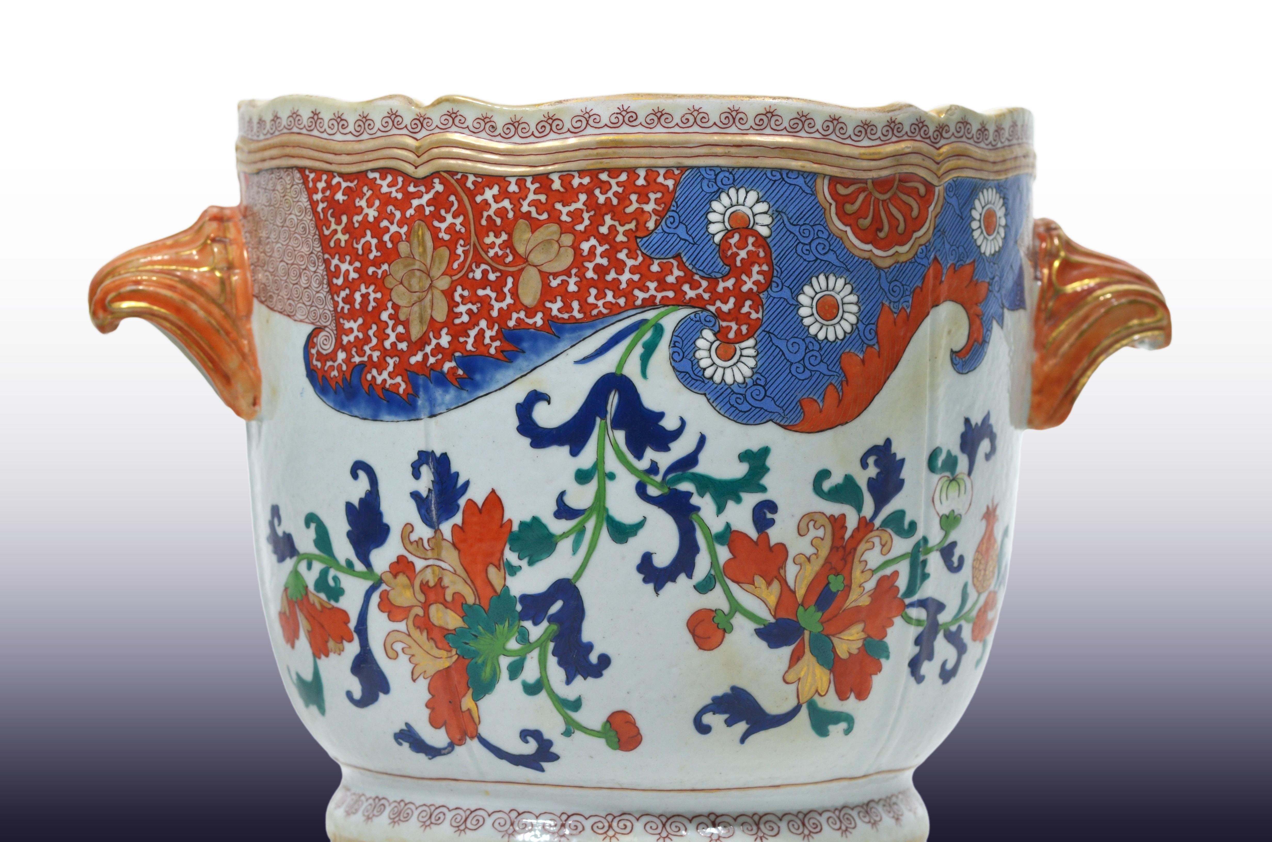 A Very Large and Unusual Pair of 18th Century Chinese Imari Pattern Wine Coolers For Sale 2