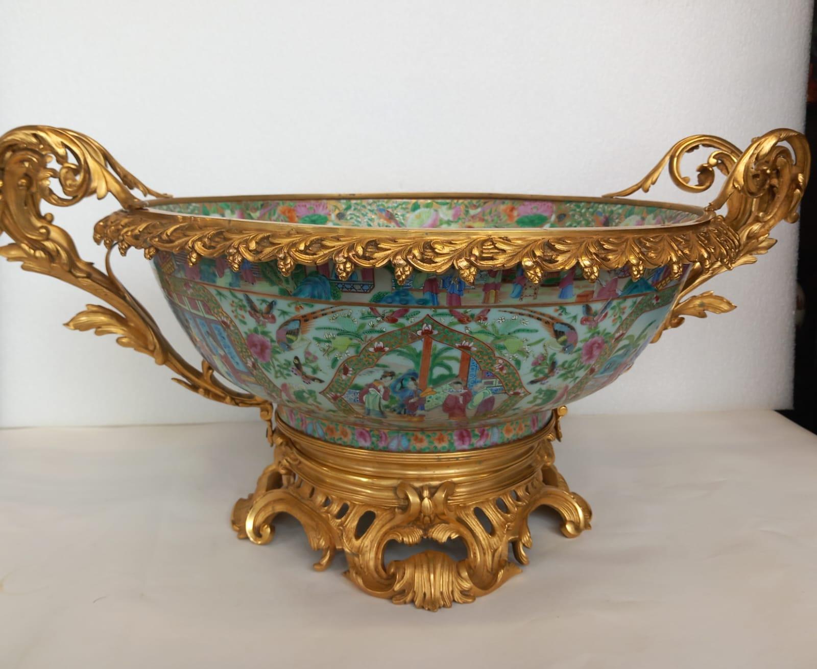 A  very large antique 19th century rose medallion bowl  For Sale 1