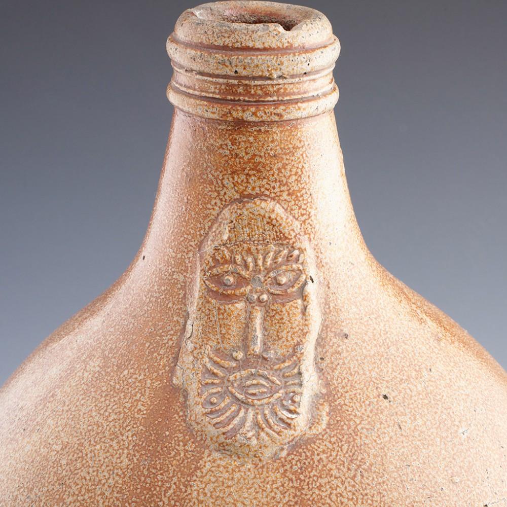 Sehr großer glasierter Salzkrug aus Bellarmine, um 1675 im Angebot 5