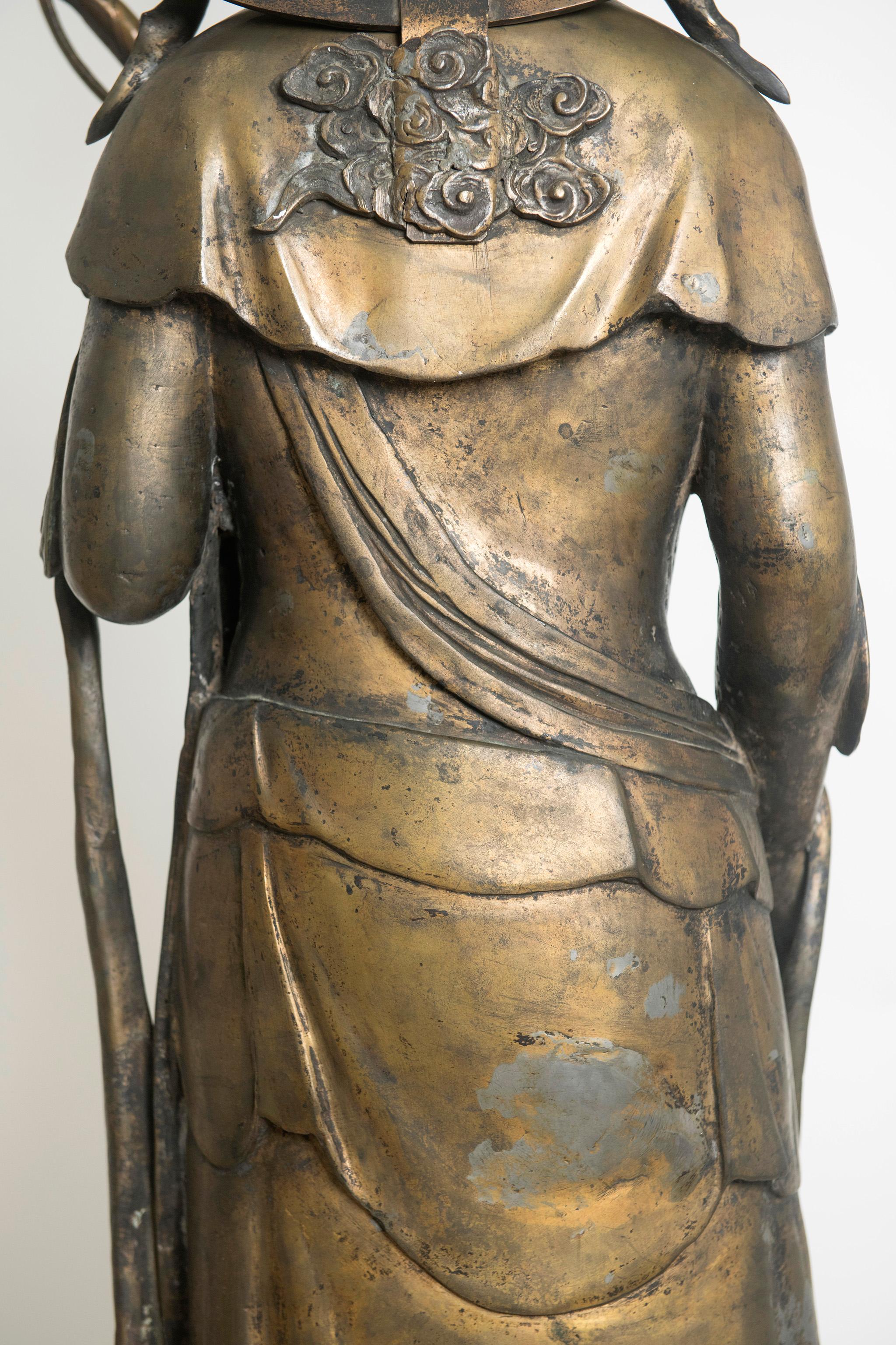 Eine sehr große Bronzefigur von Sho Kannon. Japan, Meiji-Periode 1868-1912 im Angebot 13