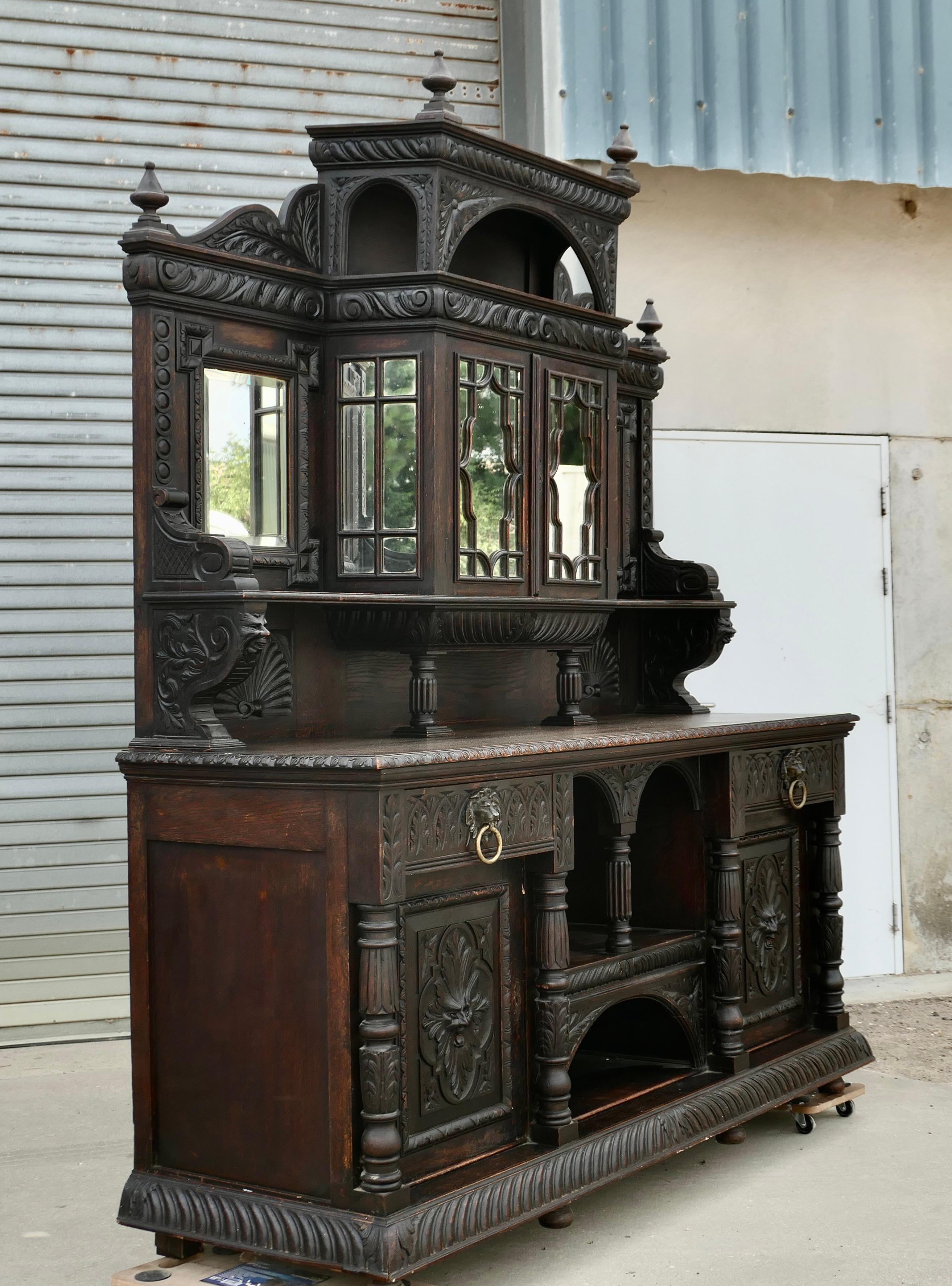 A Very Large Carved Oak Green Man Sideboard  A superbly Gothic piece In Good Condition For Sale In Godshill, Isle of Wight