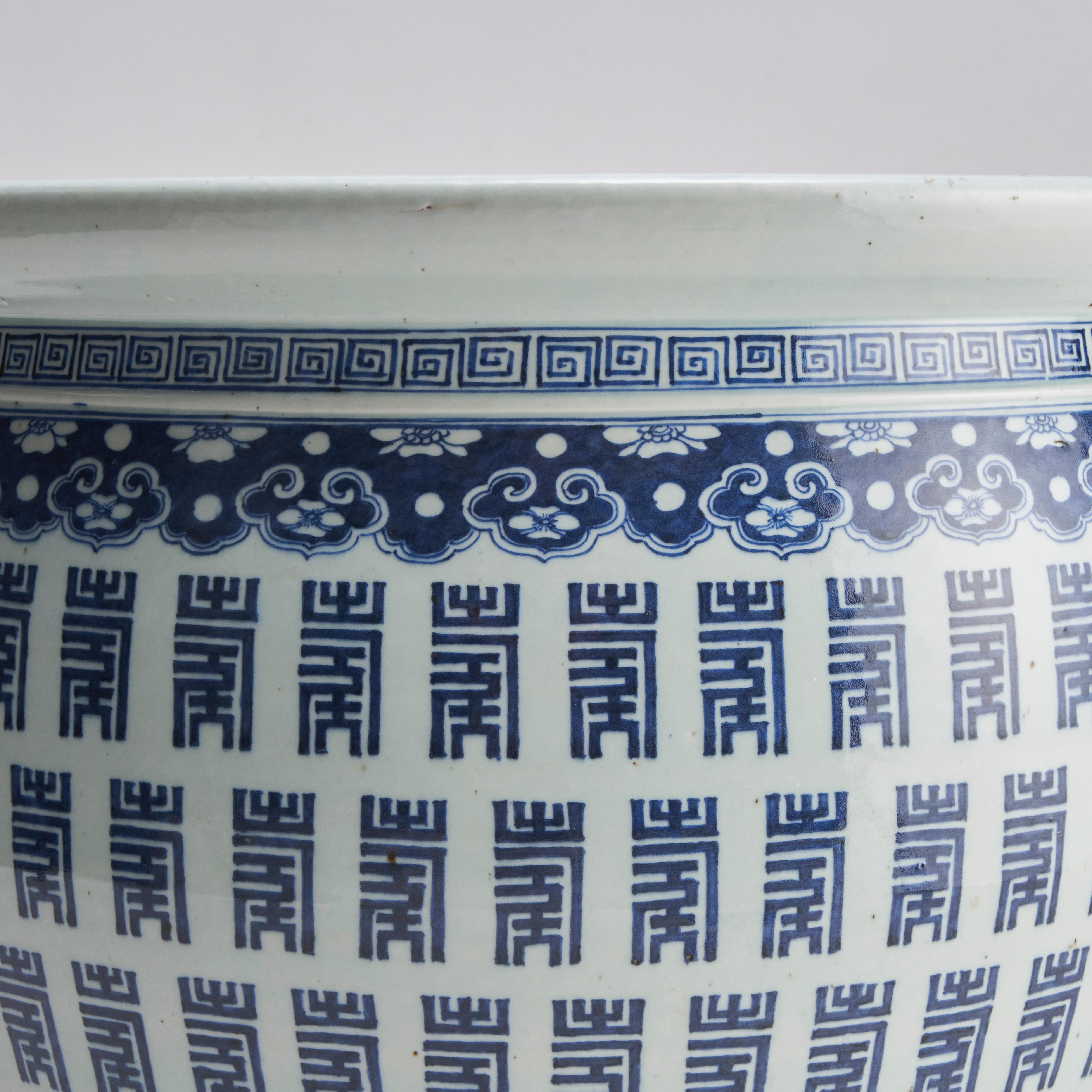 A very large, Chinese Nineteenth Century blue and white porcelain jardiniere  For Sale 1