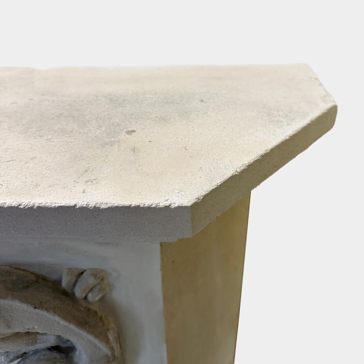 Una gran repisa de chimenea gótica antigua inglesa Caliza en venta