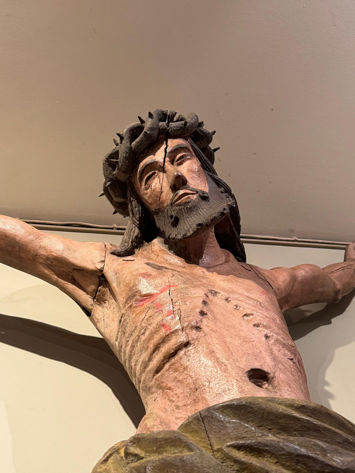 Intagliato a mano Un Cristo francese del XVI secolo molto grande in vendita