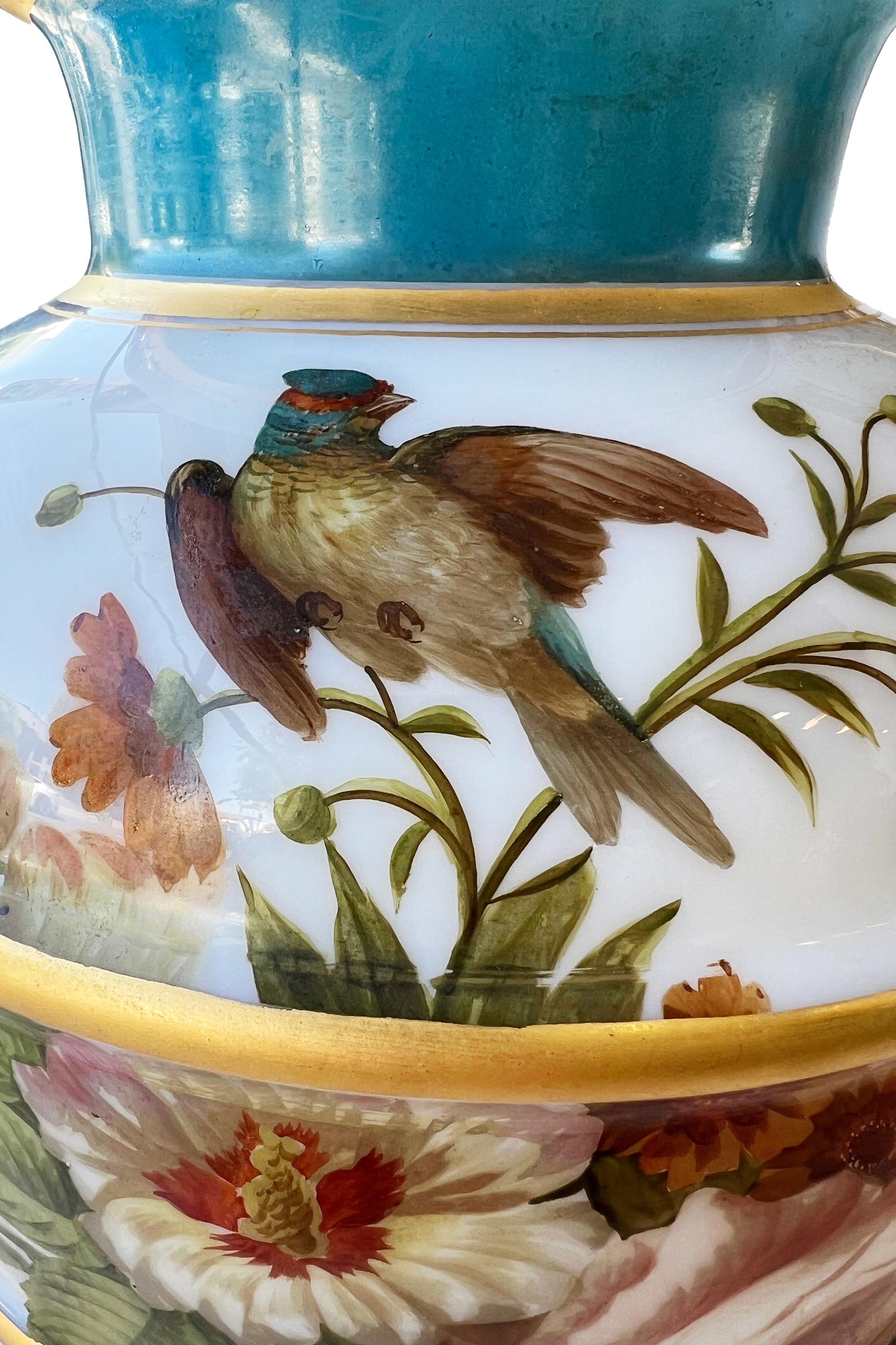 Très grand vase français décoré en verre opalin émaillé de Baccarat, vers 1845 en vente 1