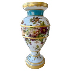 Vaso decorato in vetro opalino smaltato francese molto grande di Baccarat, CIRCA 1845