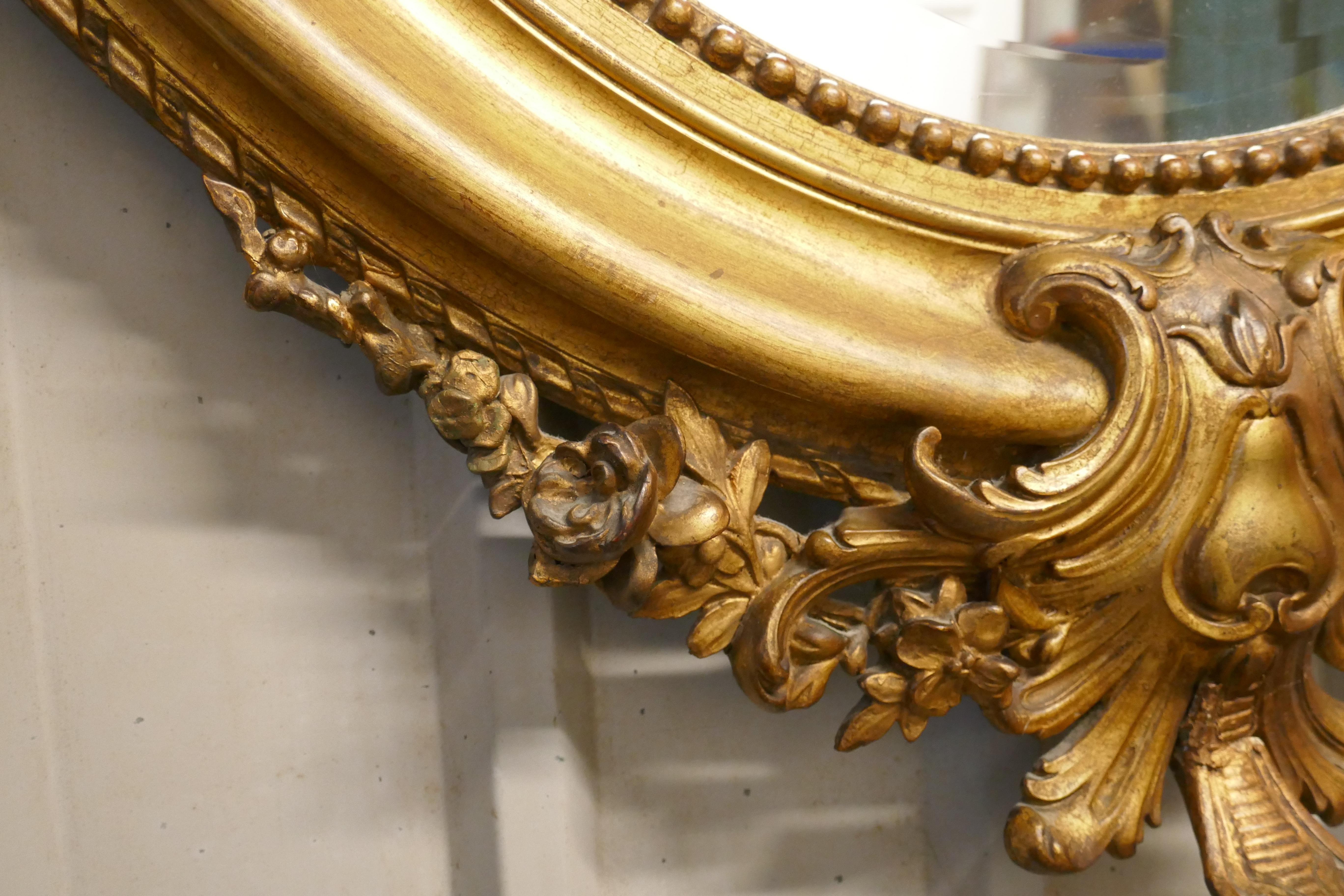 Très grand miroir mural ovale doré de style rococo français    en vente 2