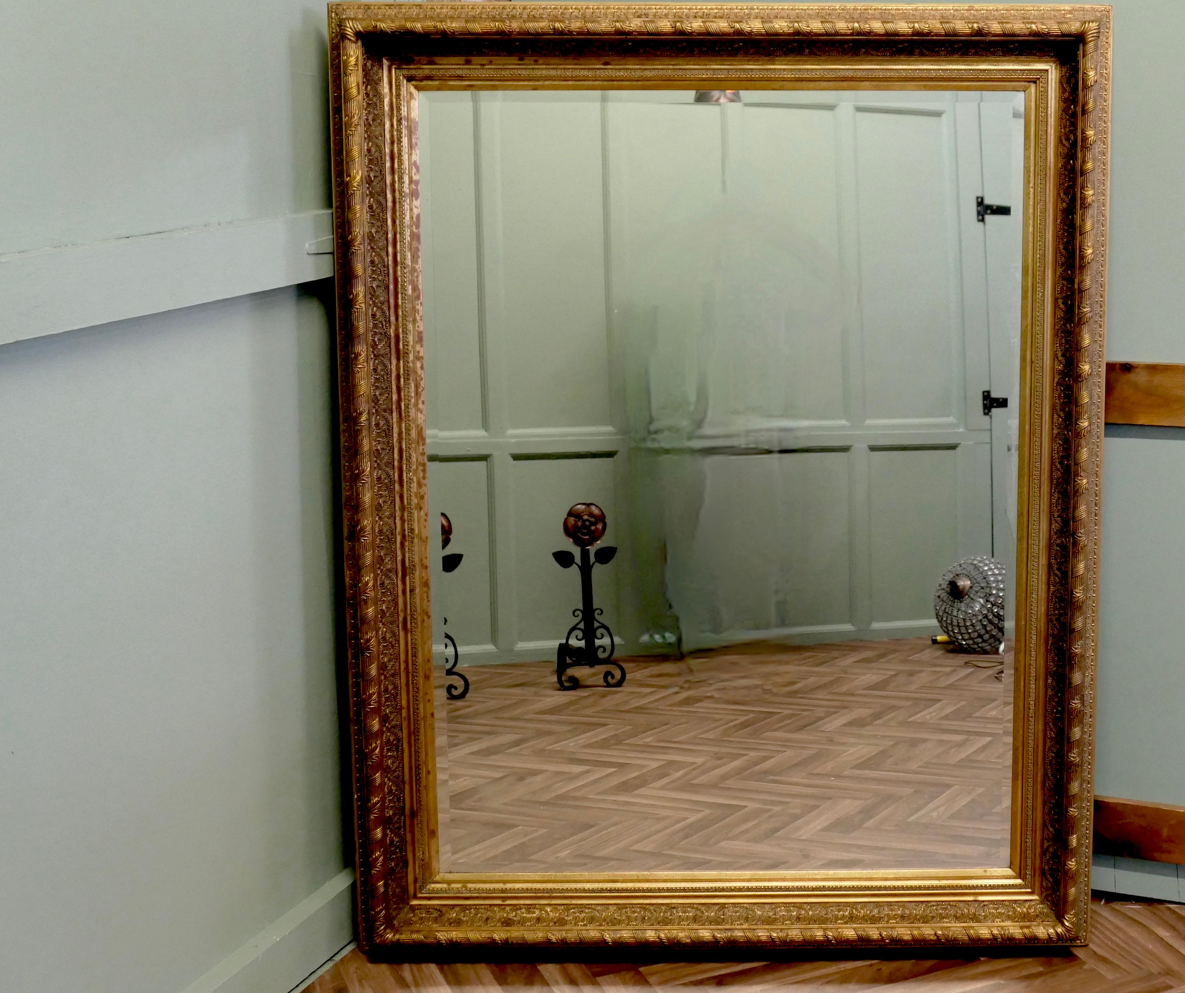 Belle Époque Très grand miroir mural doré rococo français en vente