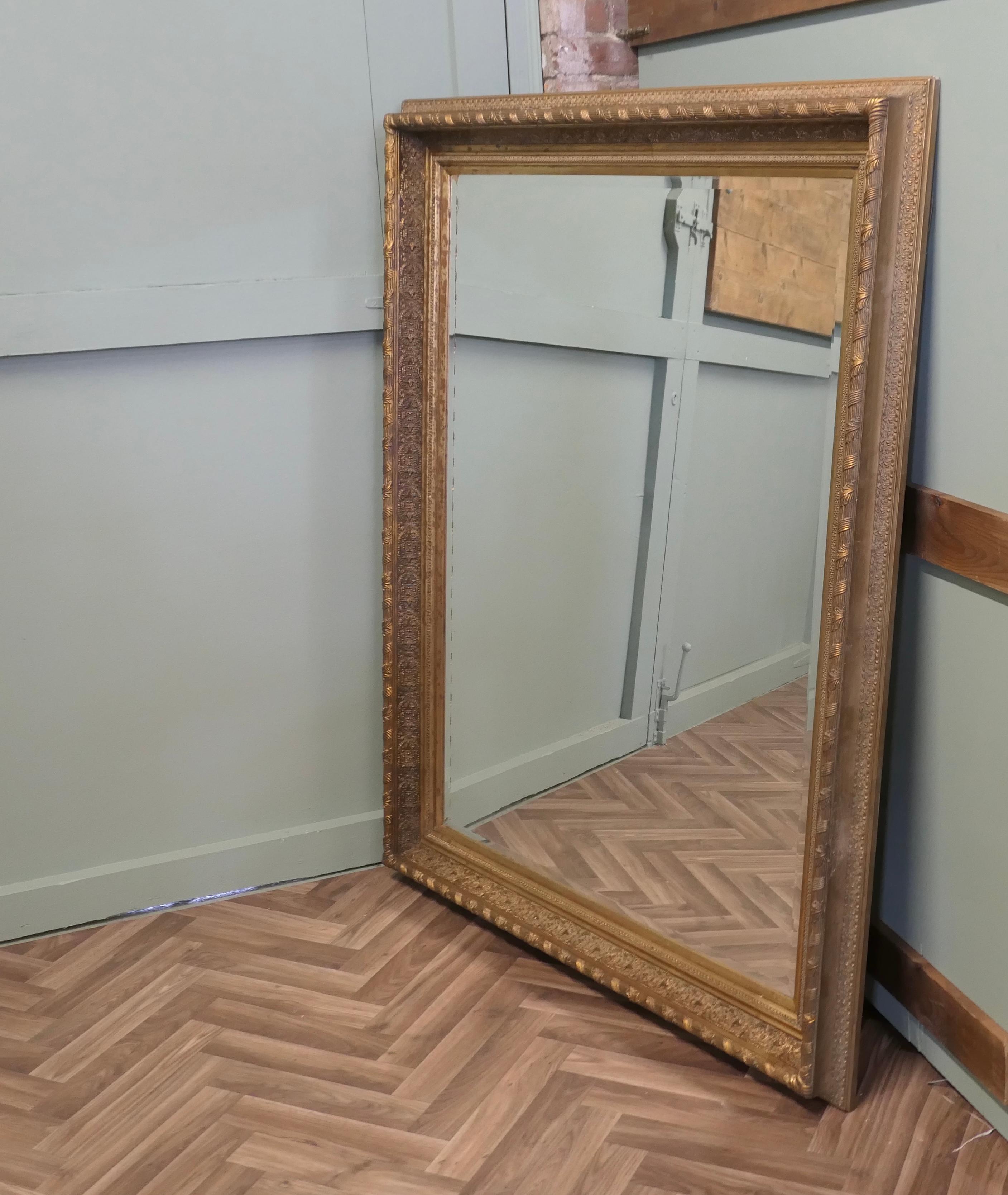 Très grand miroir mural doré rococo français Bon état - En vente à Godshill, Isle of Wight