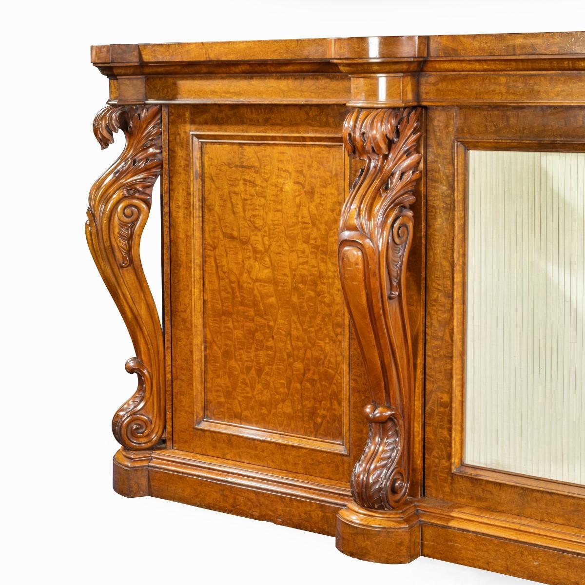 Milieu du XIXe siècle Très grand meuble de rangement d'appoint en acajou prune George IV en vente