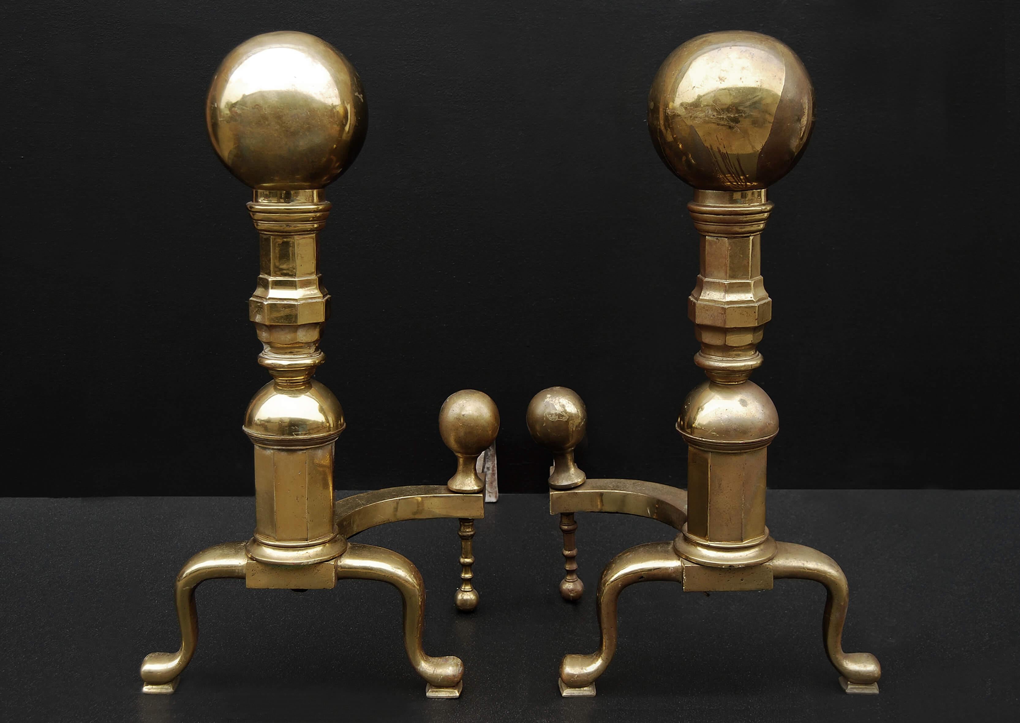 Very Large & Impressive Pair of Brass Firedogs with Ball Tops In Good Condition For Sale In London, GB