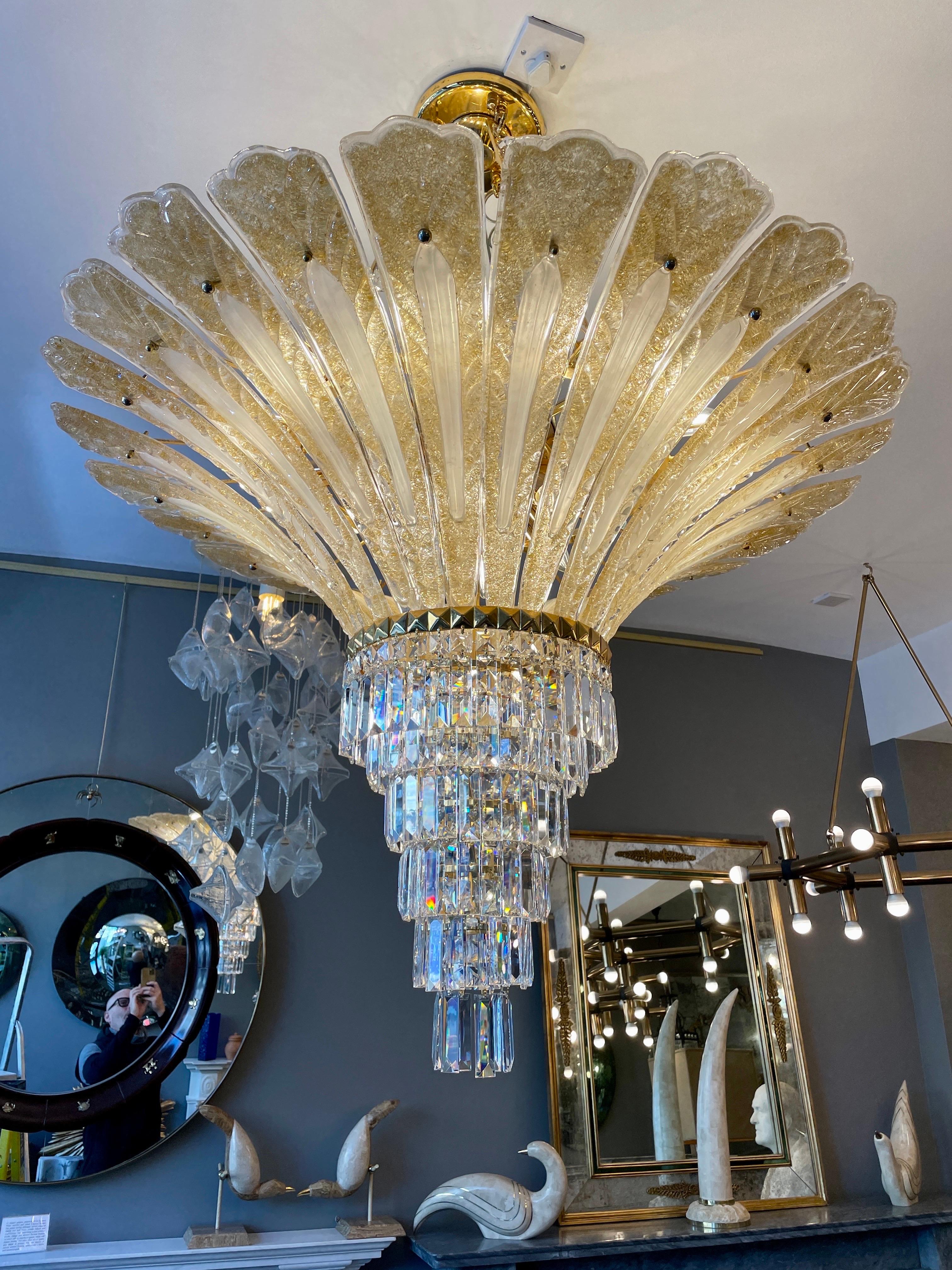 Very Large Italian Murano Gold Palm Chandelier In Good Condition In London, GB