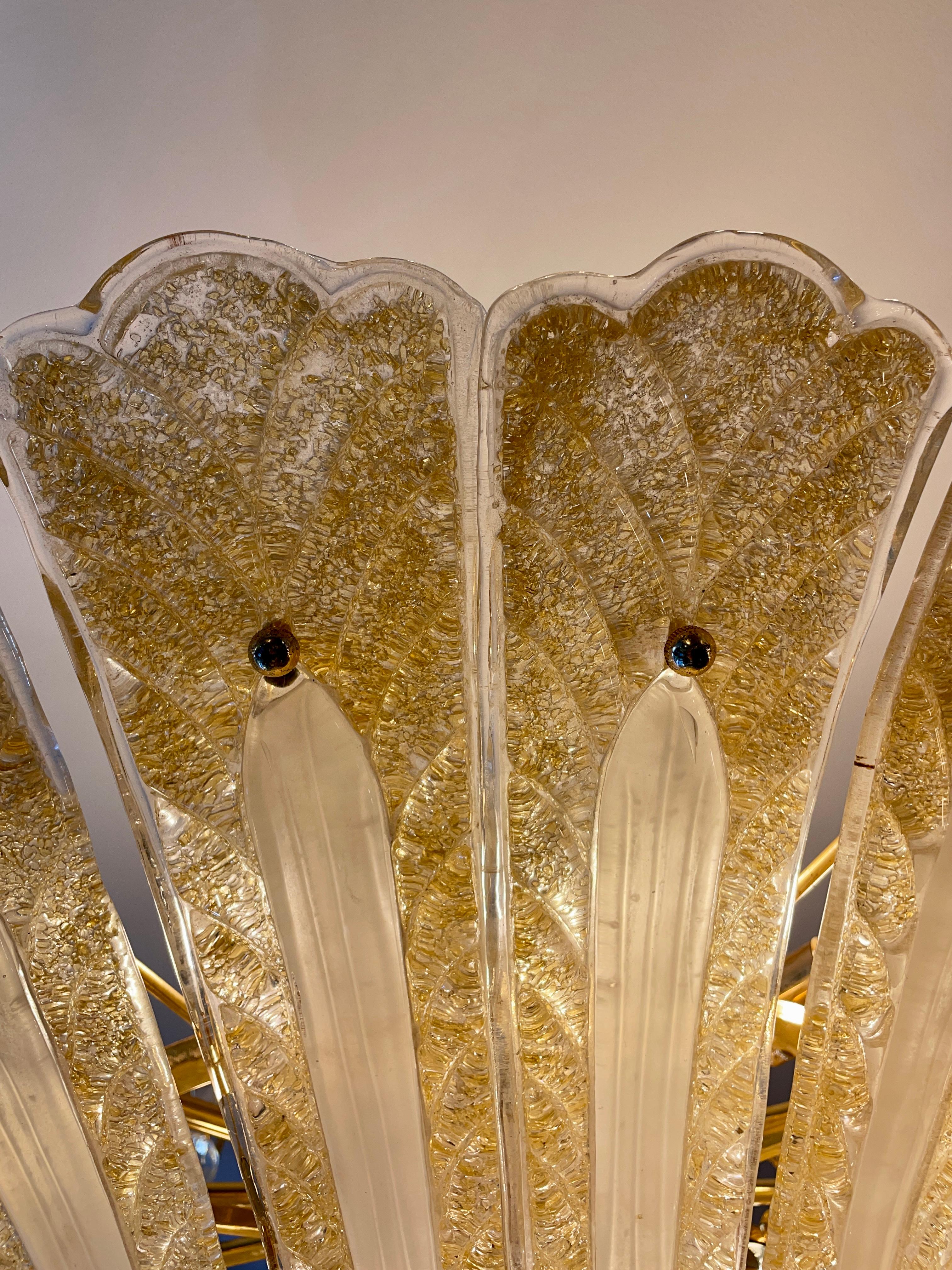 Un grande lampadario italiano di Murano con foglie di palma in oro in vendita 3
