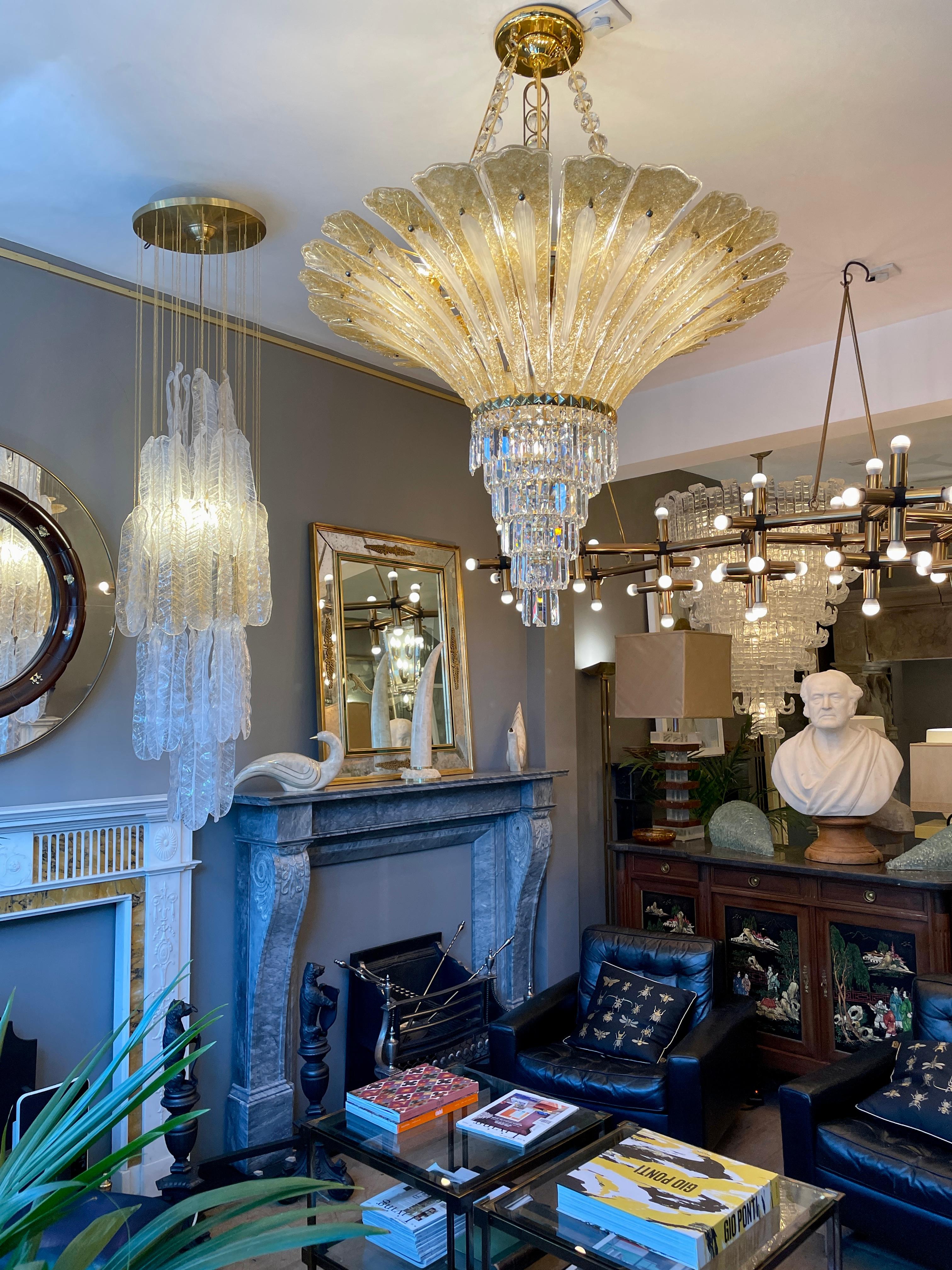 Un grande lampadario italiano di Murano con foglie di palma in oro in vendita 6
