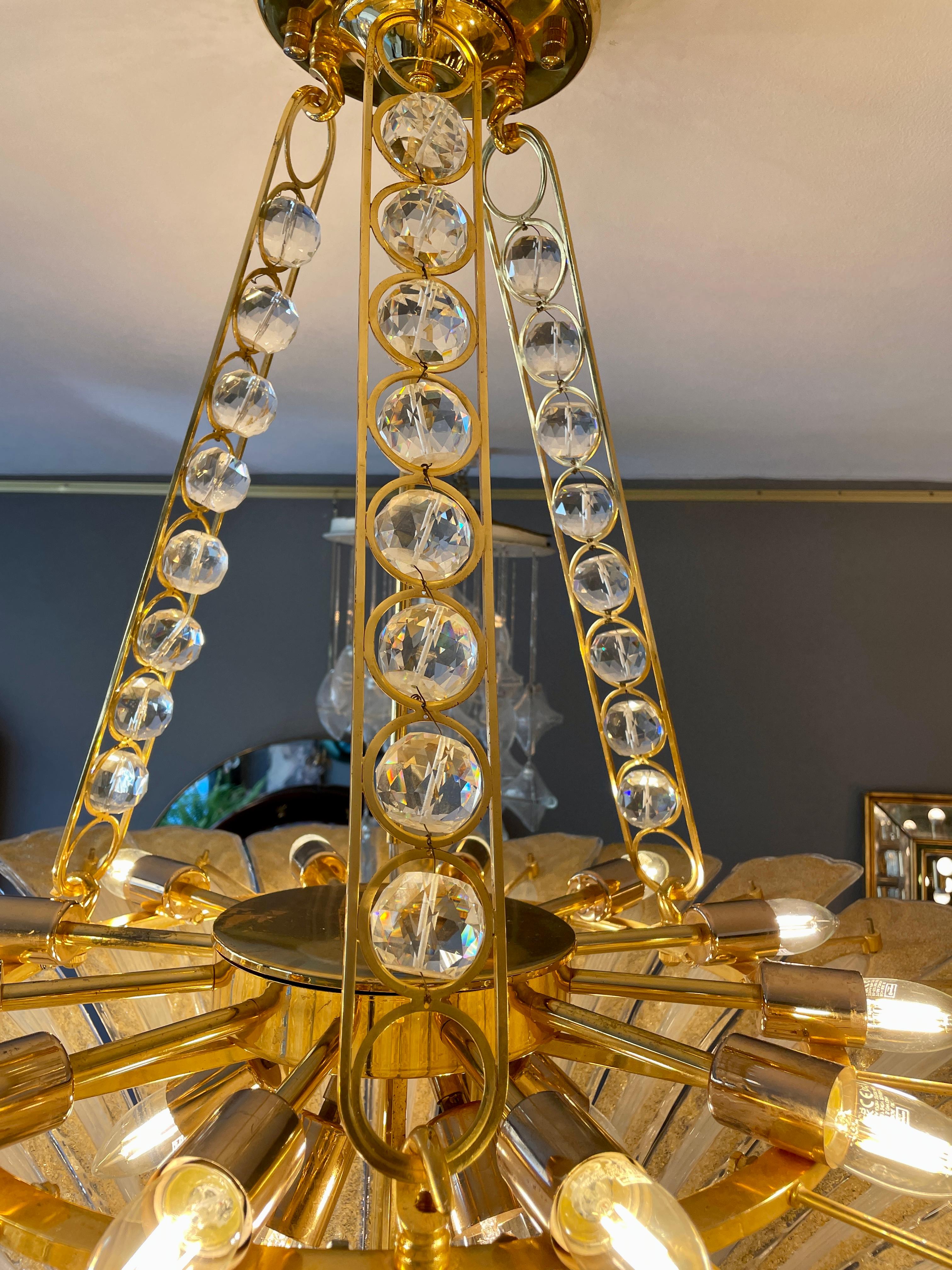 Un grande lampadario italiano di Murano con foglie di palma in oro in vendita 1