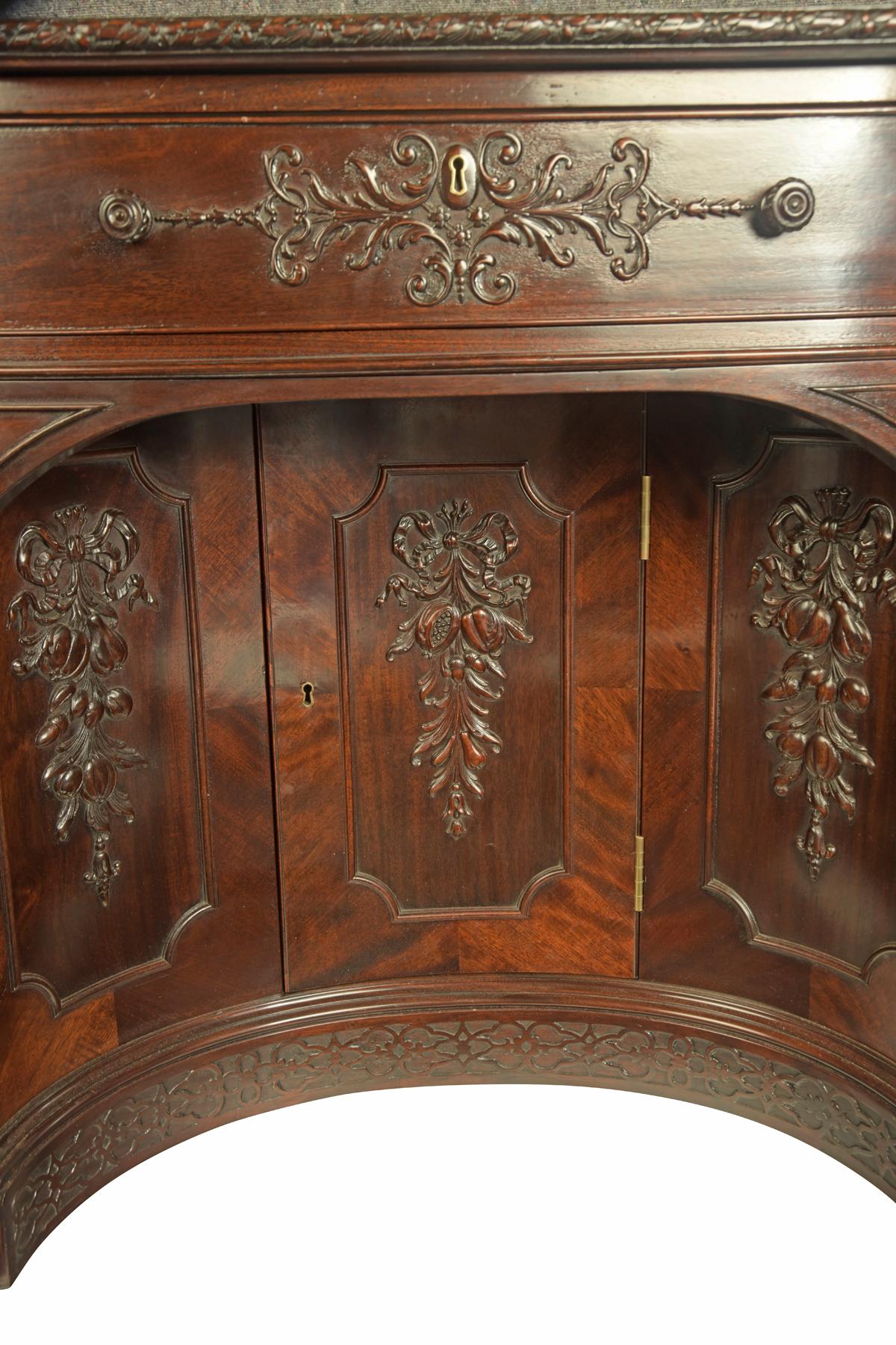 Very Large Mahogany Centrepiece Partners’ Desk in the Chippendale Style For Sale 13