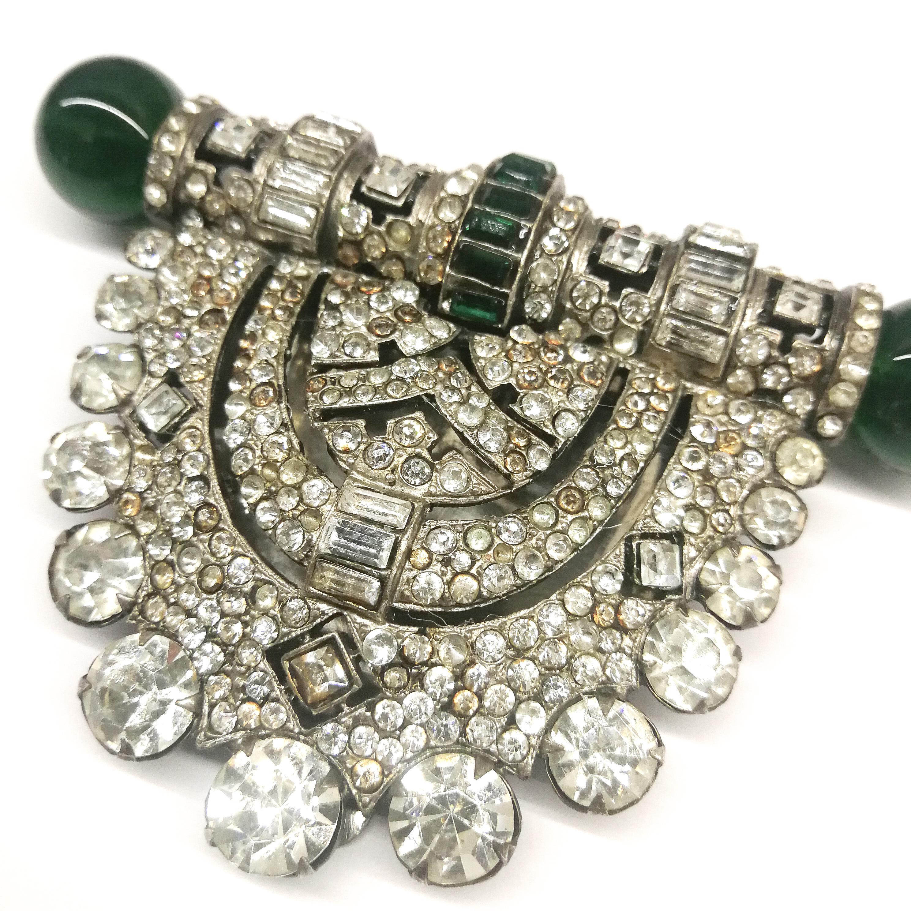 A very stylish jewel, high high Art Deco in style and make.
This is a clip fitting, bold and strong, that would clip onto a clutch bag, a lapel, or on the edging of a low cut dress, front or back. Many possibilities. Made by Renel, a well known