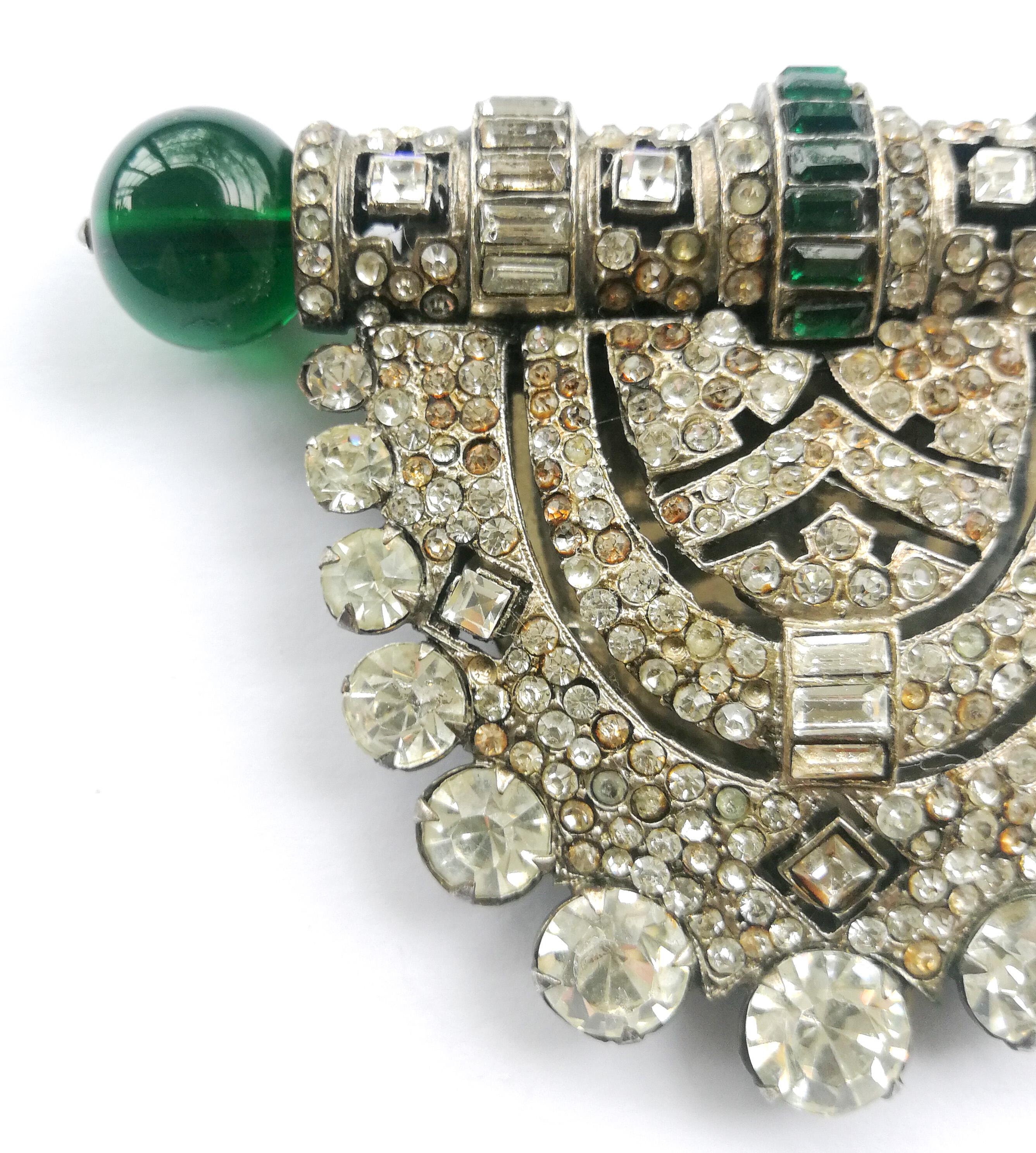 A very large metal, clear and emerald paste Art Deco clip, Renel, France, 1930s 3