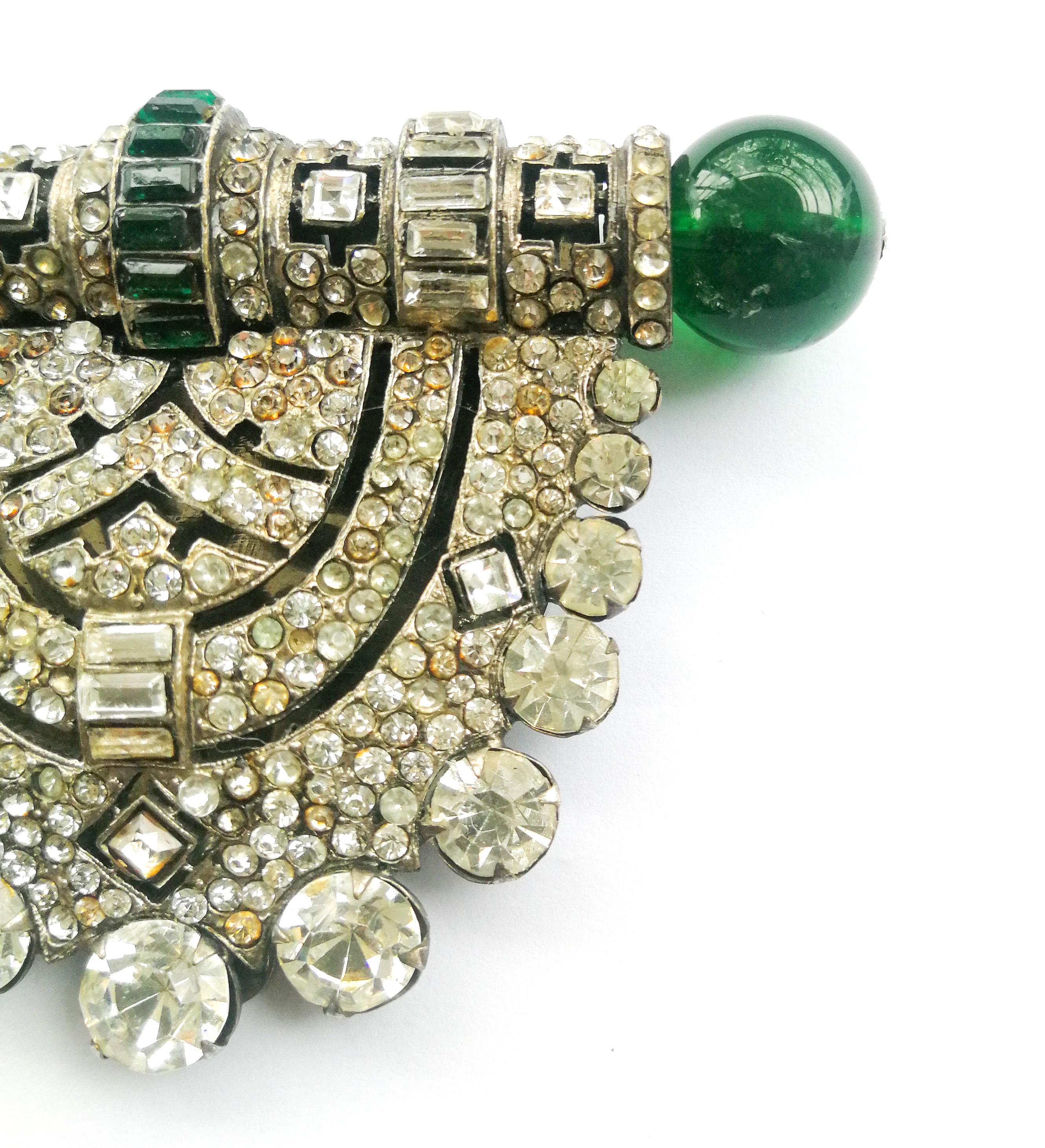 A very large metal, clear and emerald paste Art Deco clip, Renel, France, 1930s 4