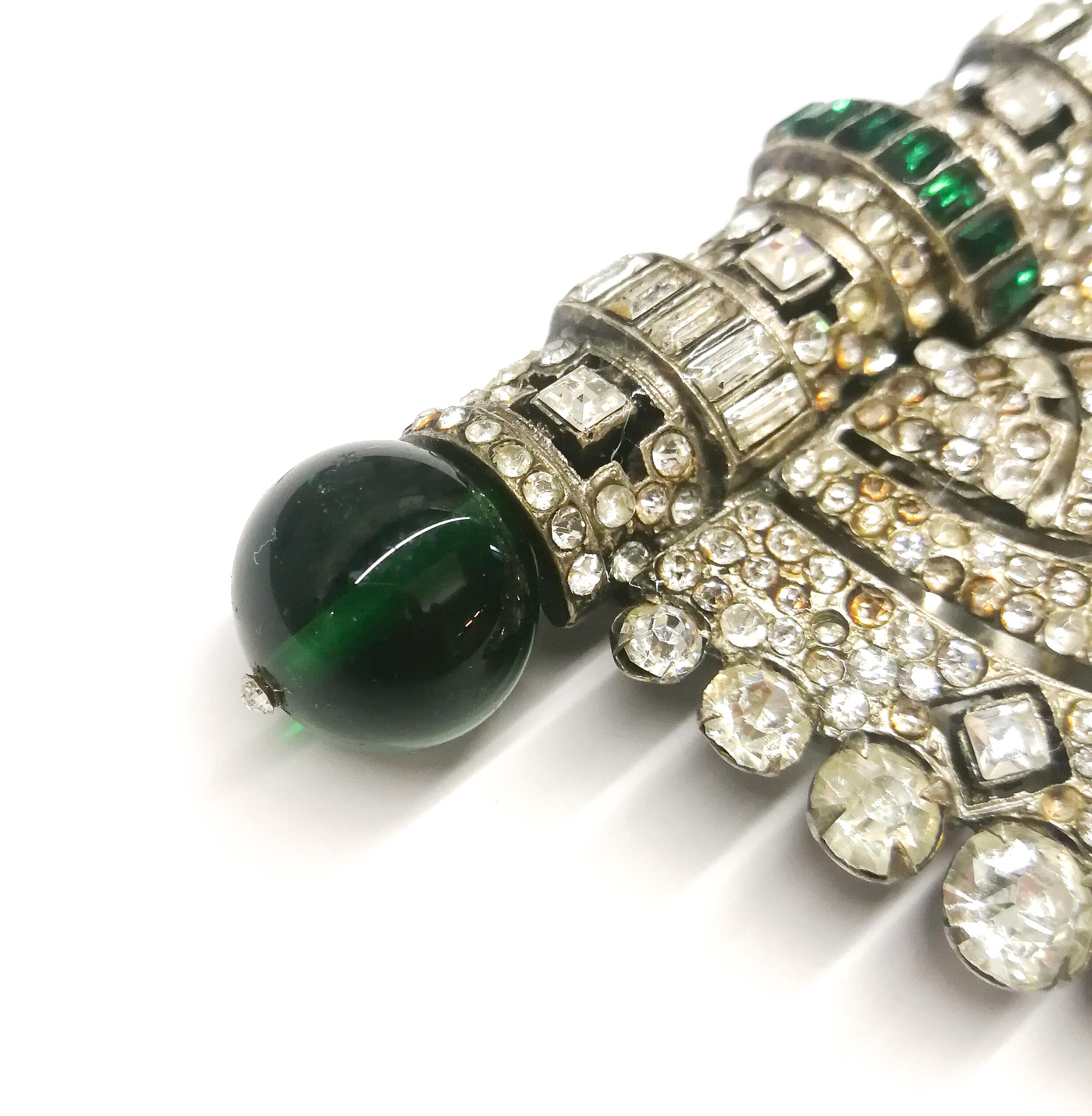A very large metal, clear and emerald paste Art Deco clip, Renel, France, 1930s 5
