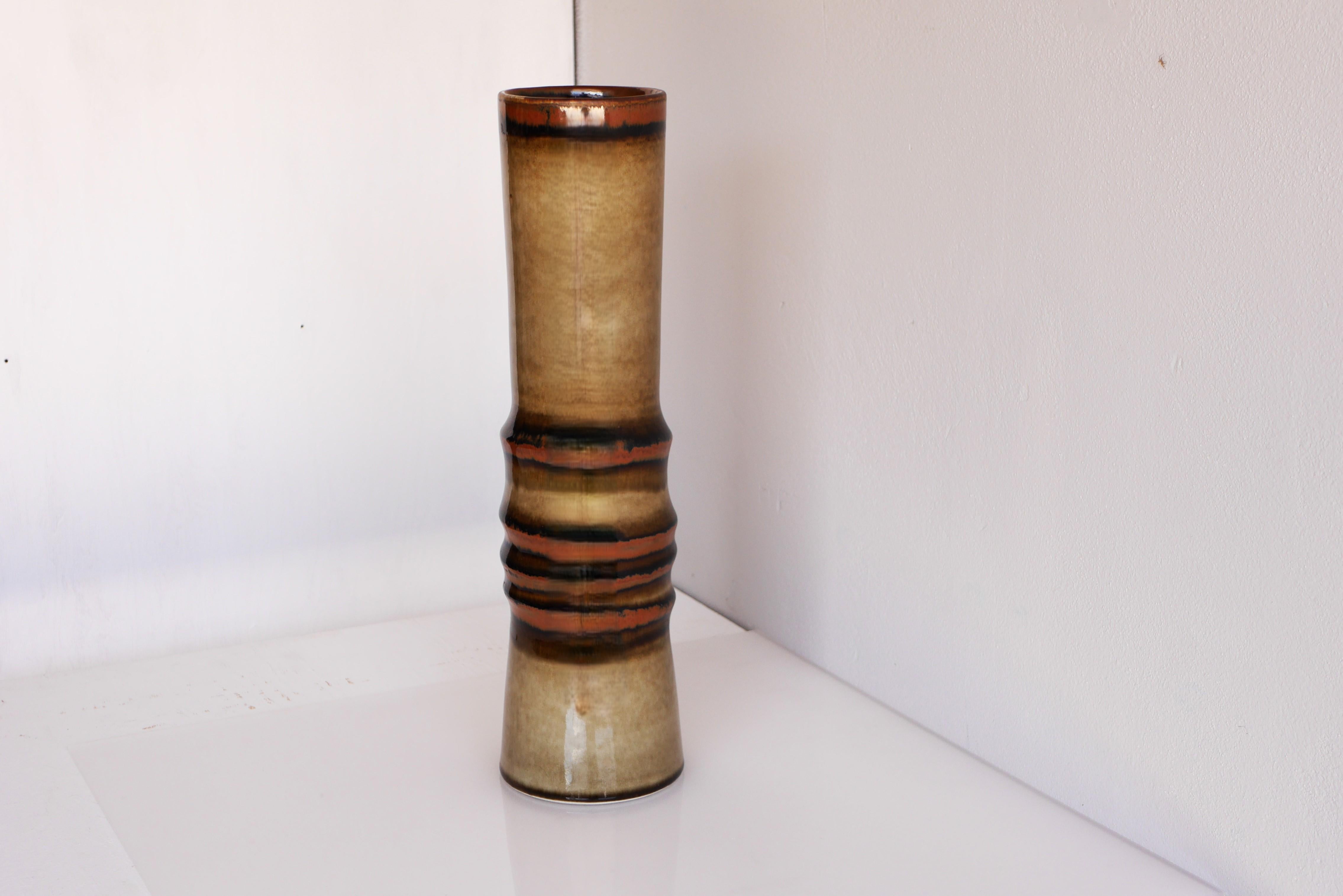 Svedese Un vaso molto grande in ceramica moderna di metà secolo, 