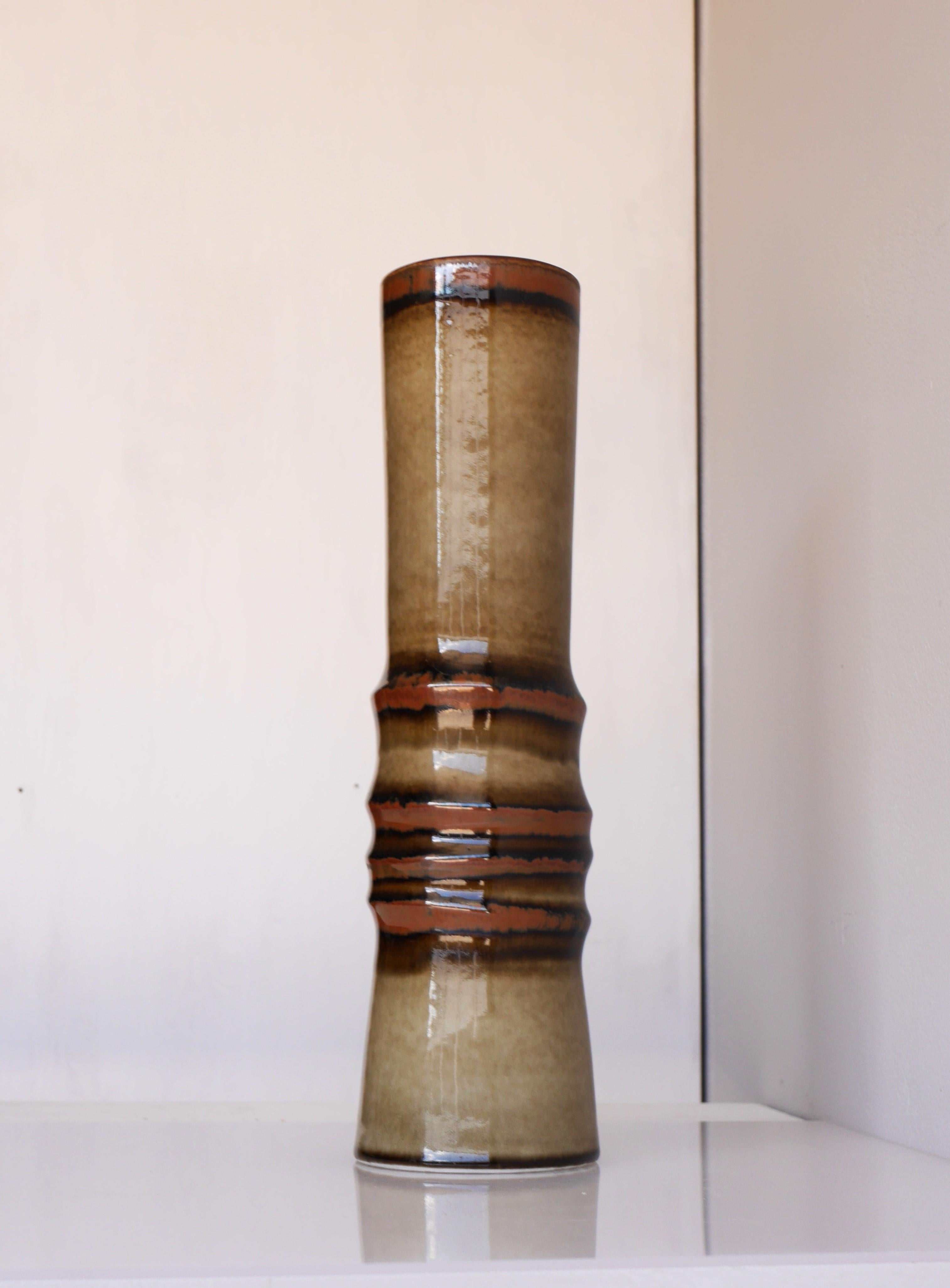 Smaltato Un vaso molto grande in ceramica moderna di metà secolo, 