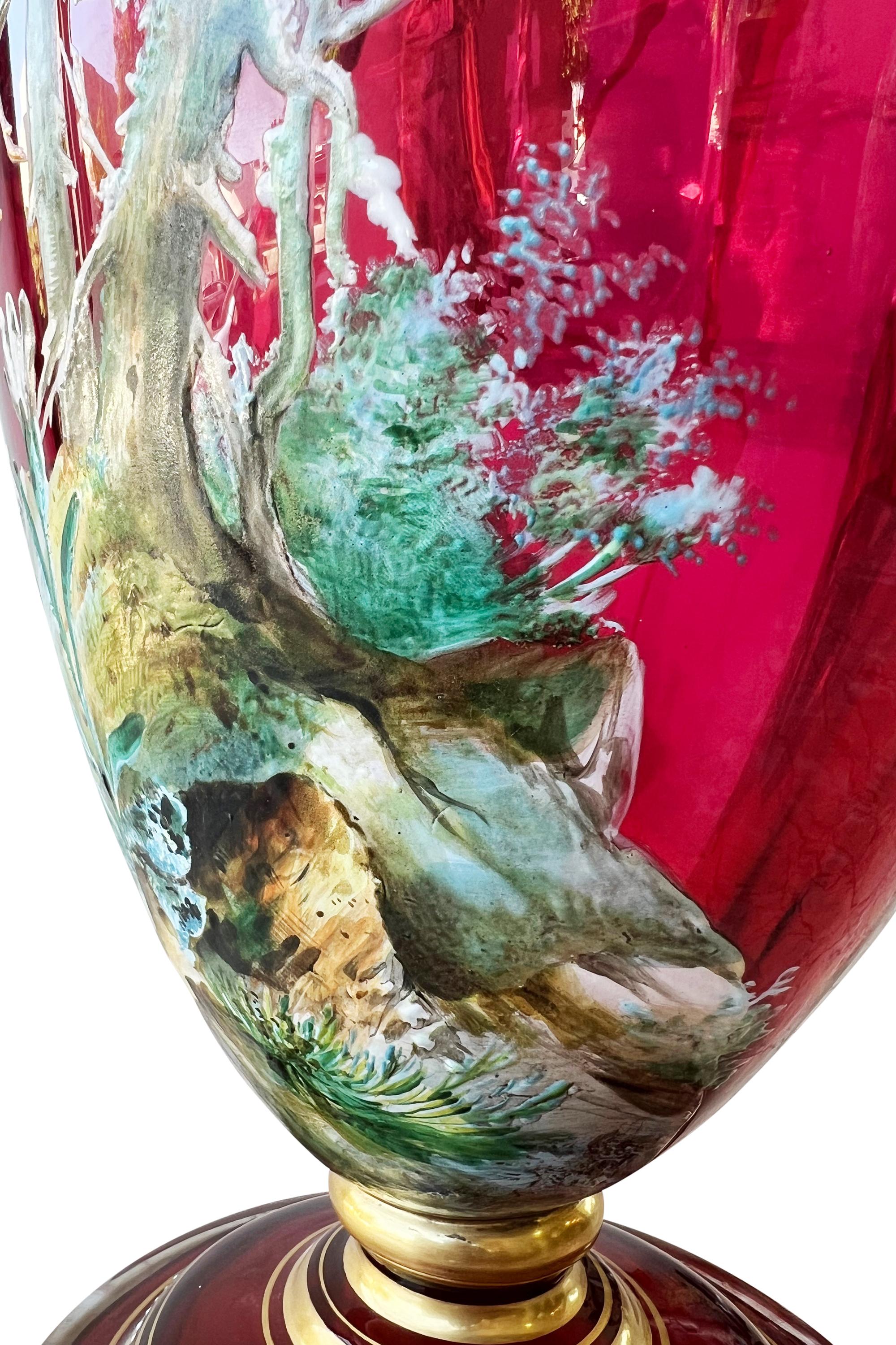 Un vaso a due manici molto grande di Moser, in vetro rosso rubino dorato e smaltato, CIRCA 1900 in vendita 2
