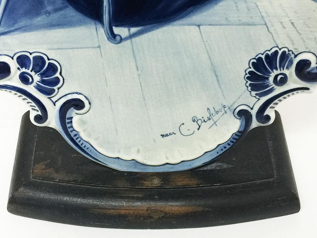Dipinto a mano Piatto molto grande di Porceleyne Fles olandese di Delft dopo C. Bisschop, 1892 in vendita