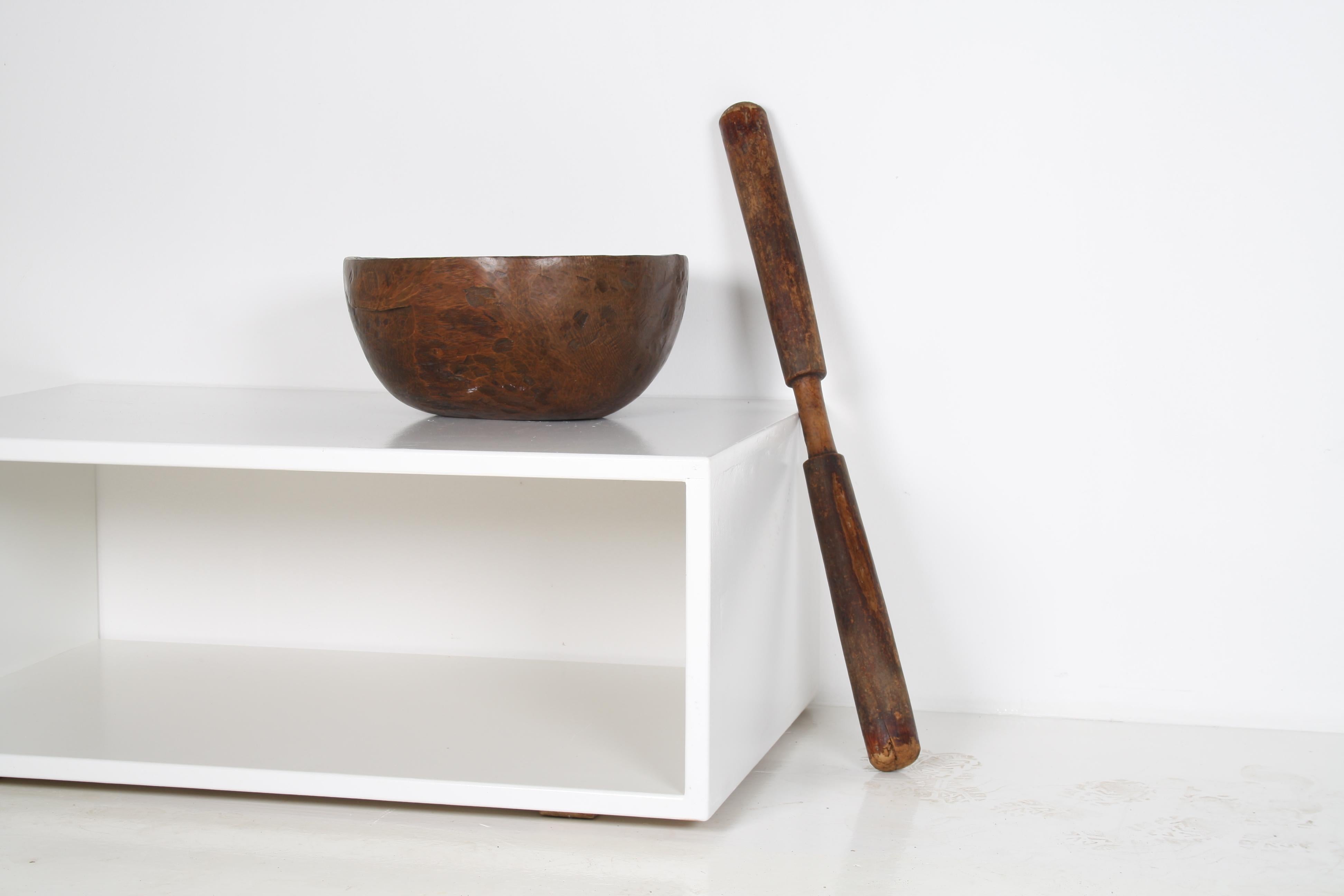 Primitif Très grand bol primitif en bois ancien sculpté à la main en vente