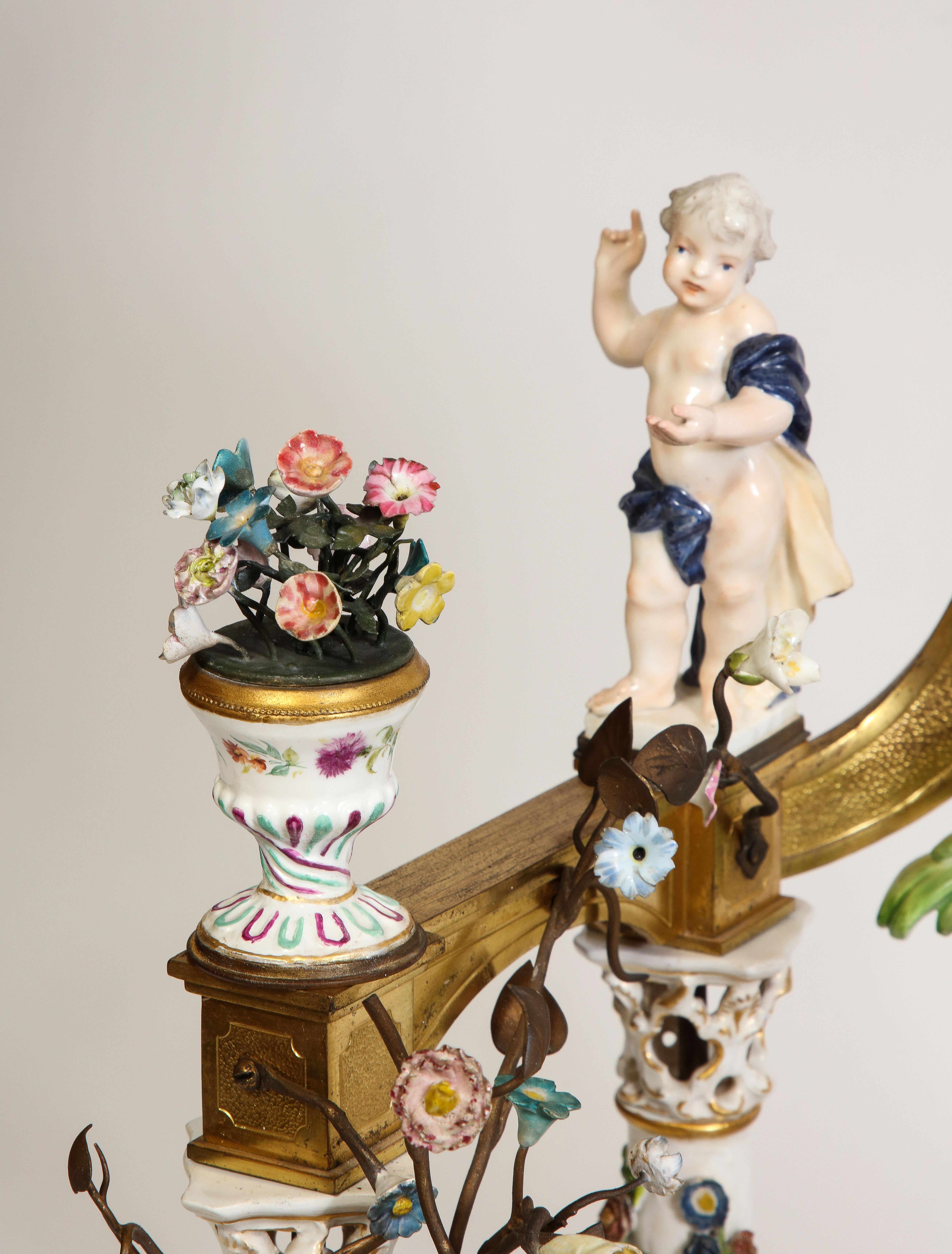 Très grand et rare ensemble d'horloge et de chandelier en porcelaine de Meissen (3 pièces) en vente 2