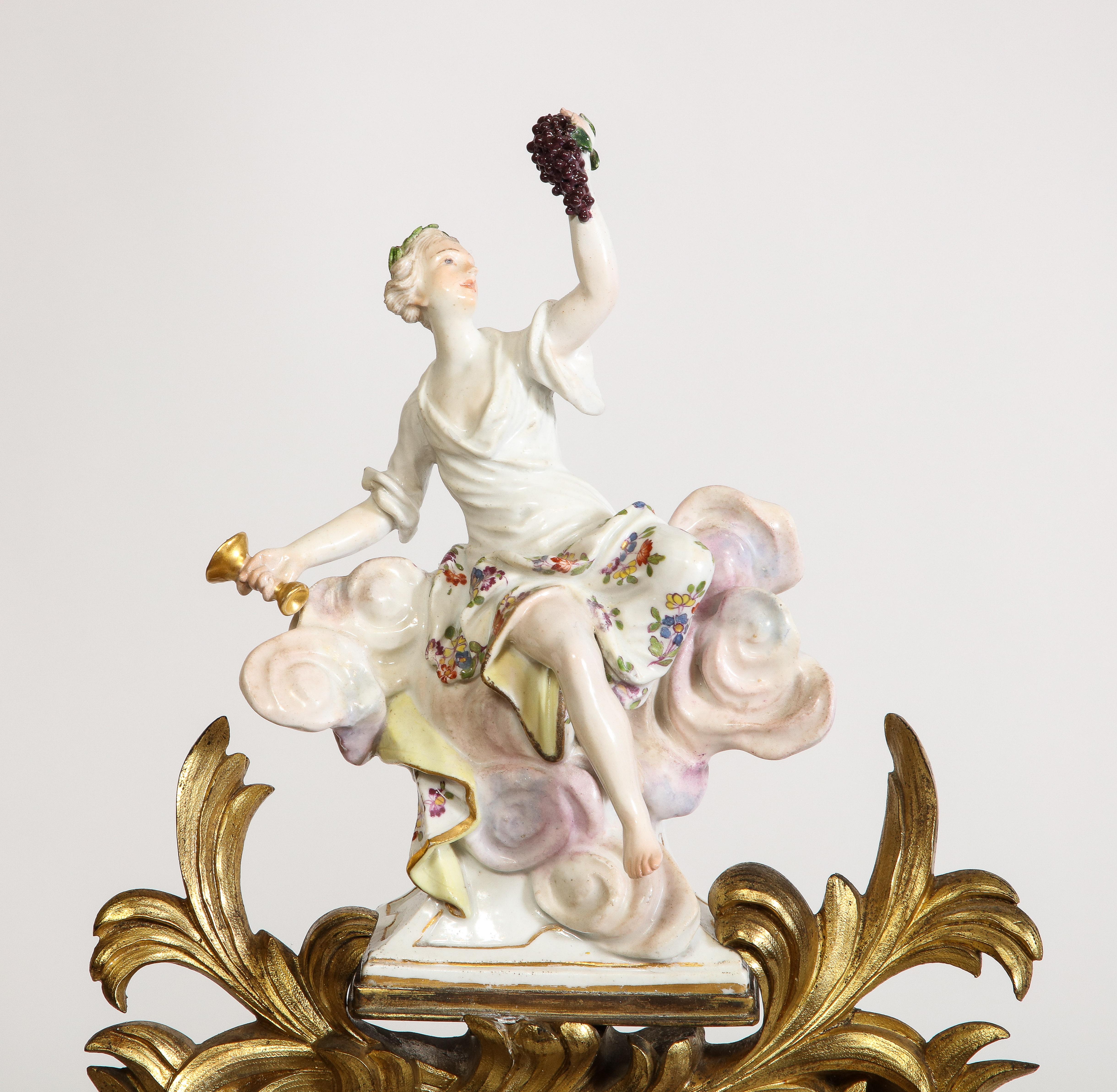 Très grand et rare ensemble d'horloge et de chandelier en porcelaine de Meissen (3 pièces) en vente 3