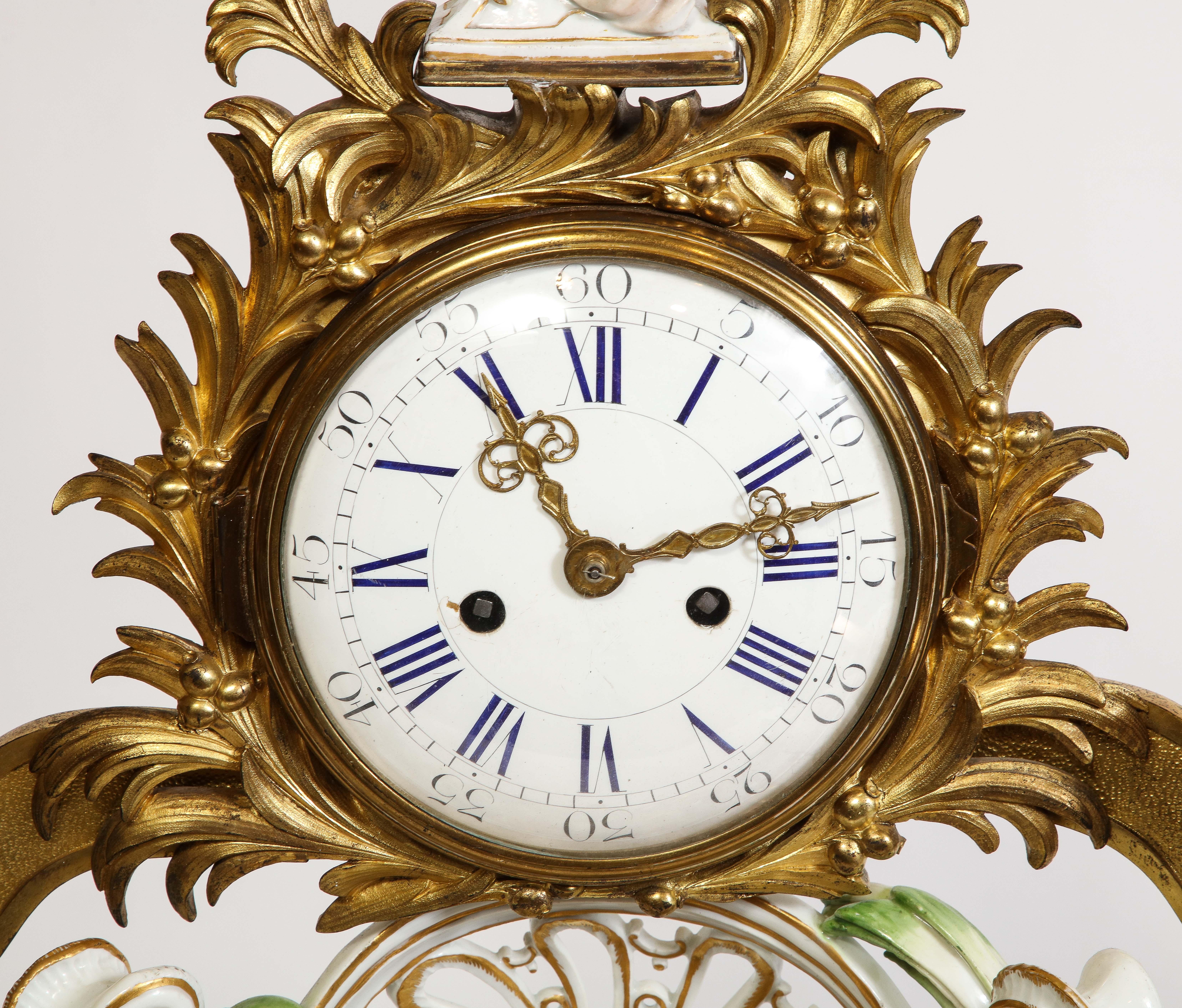 Très grand et rare ensemble d'horloge et de chandelier en porcelaine de Meissen (3 pièces) en vente 4