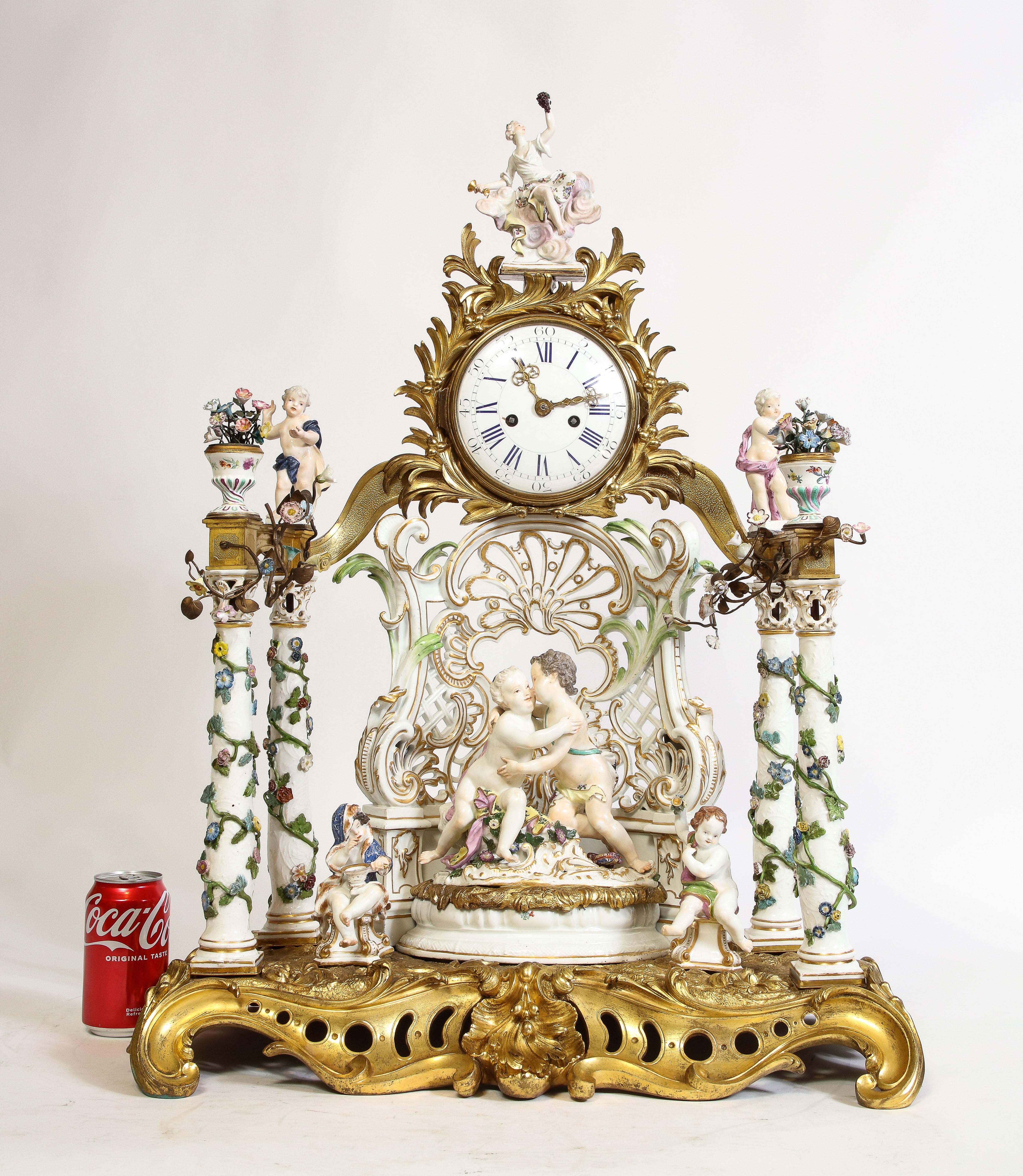 Louis XVI Très grand et rare ensemble d'horloge et de chandelier en porcelaine de Meissen (3 pièces) en vente