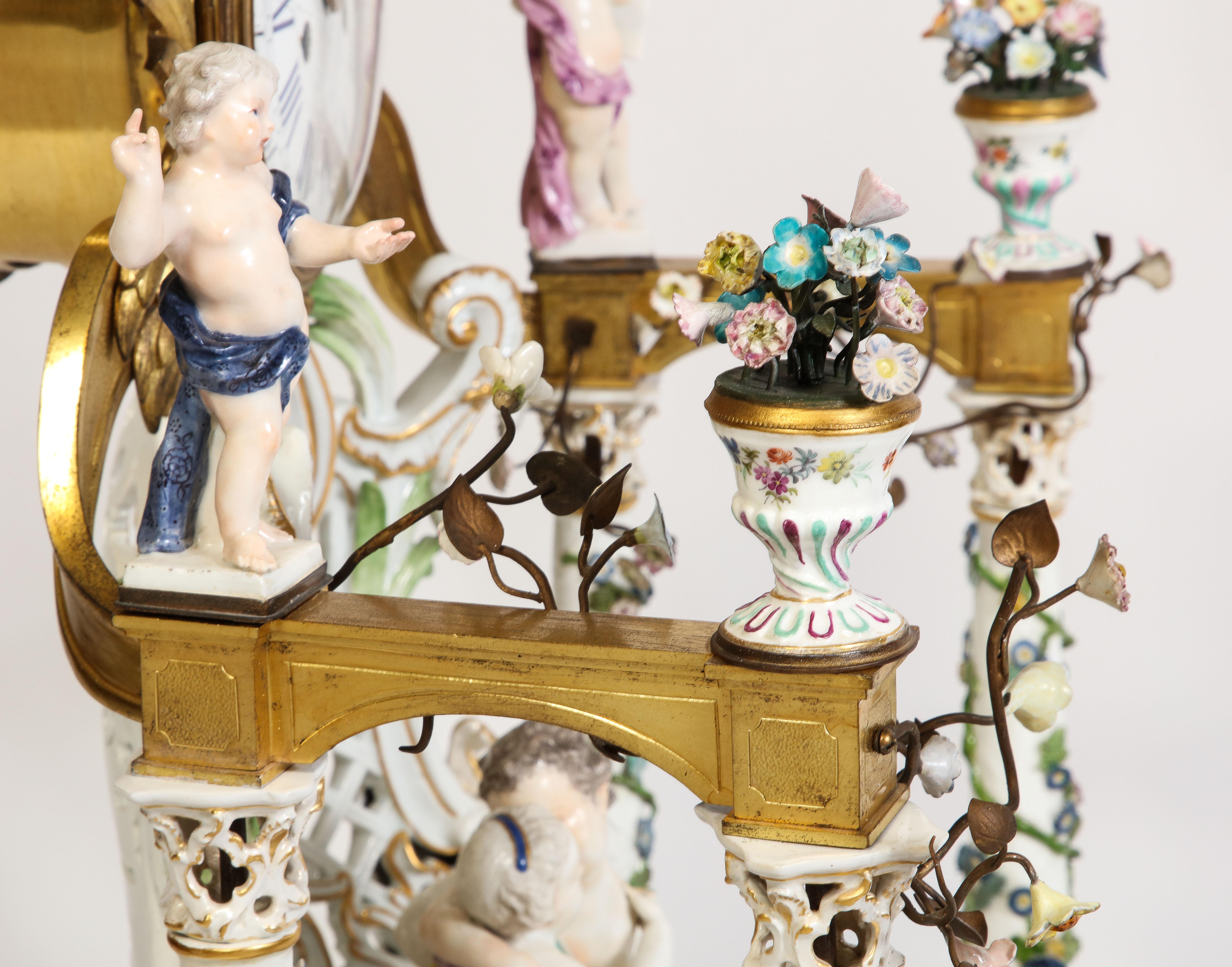 Très grand et rare ensemble d'horloge et de chandelier en porcelaine de Meissen (3 pièces) en vente 1