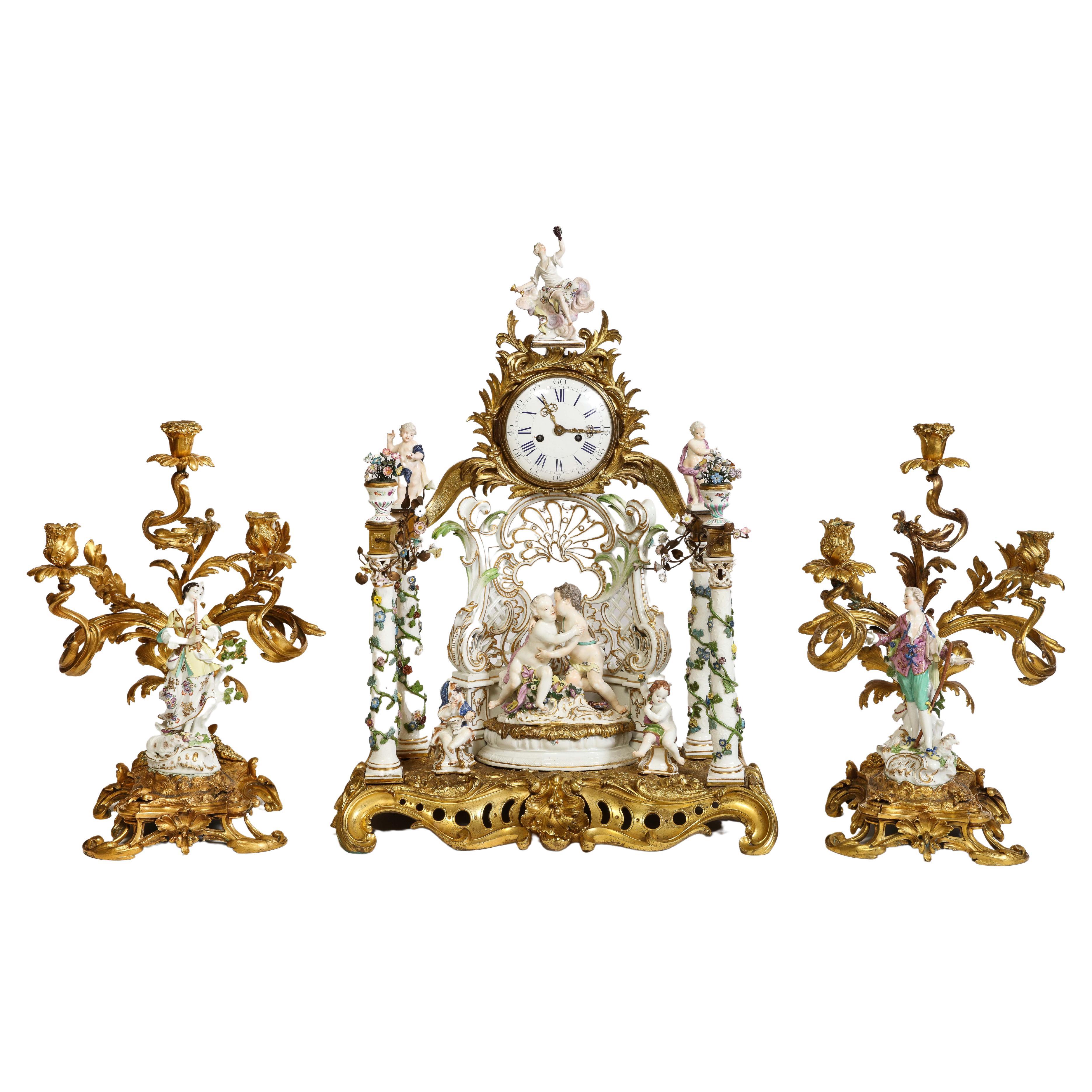 Très grand et rare ensemble d'horloge et de chandelier en porcelaine de Meissen (3 pièces) en vente