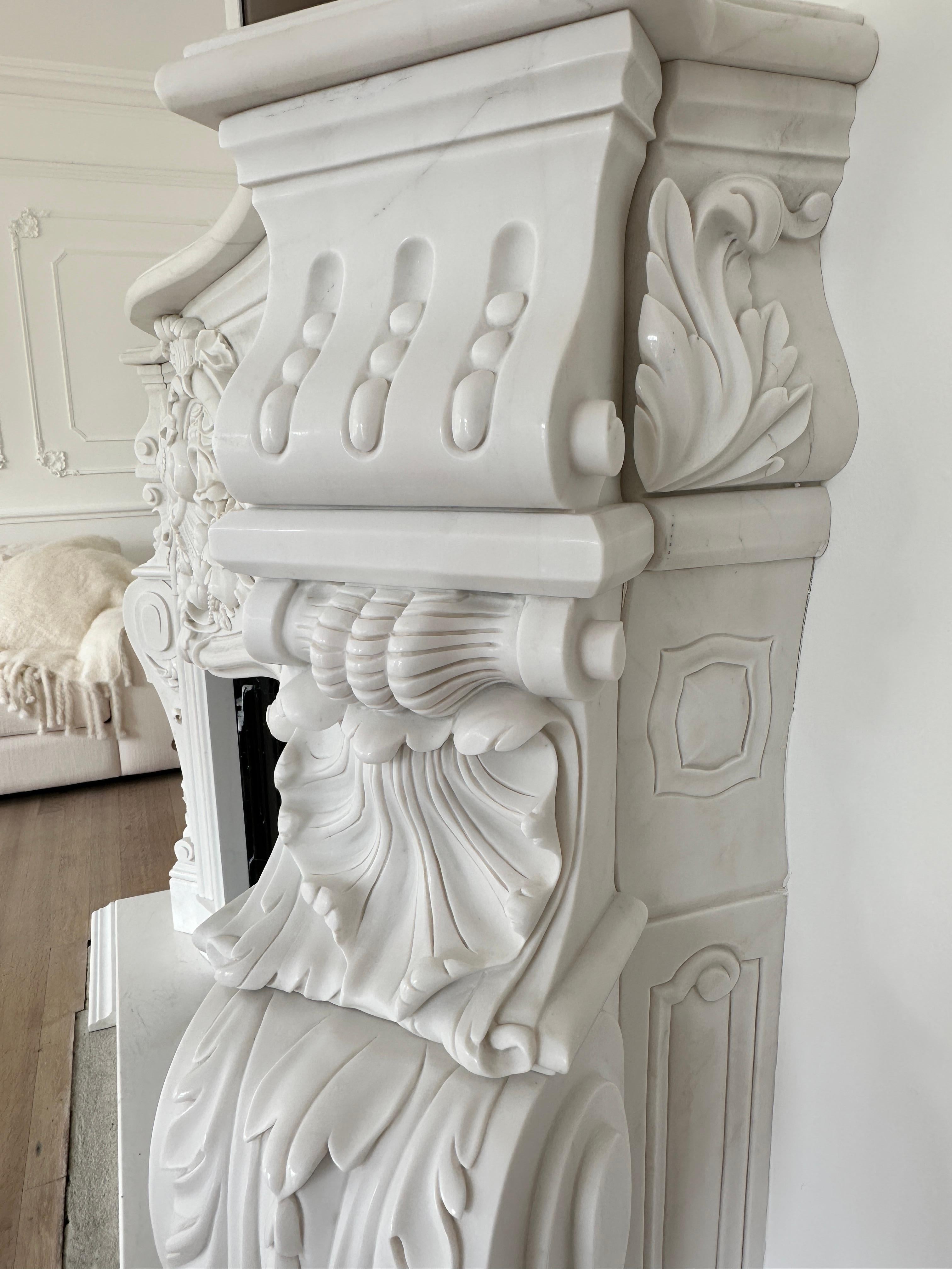 A Very large Reclaimed French Rococo White Marble Fireplace In Good Condition For Sale In London, GB