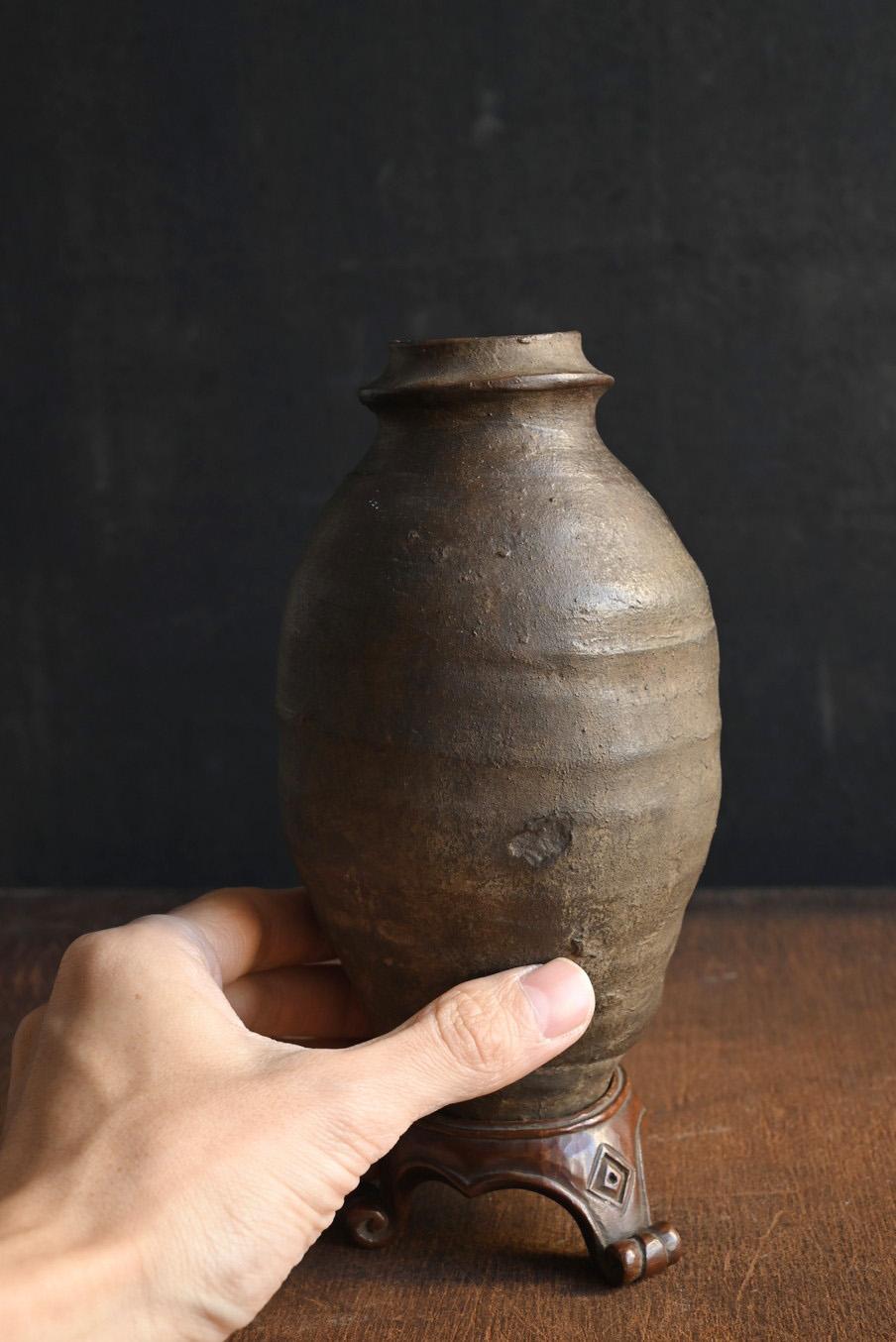 Très ancienne petite jarre en poterie de Chine / 13e au 17e siècle / Vase excavé en vente 4
