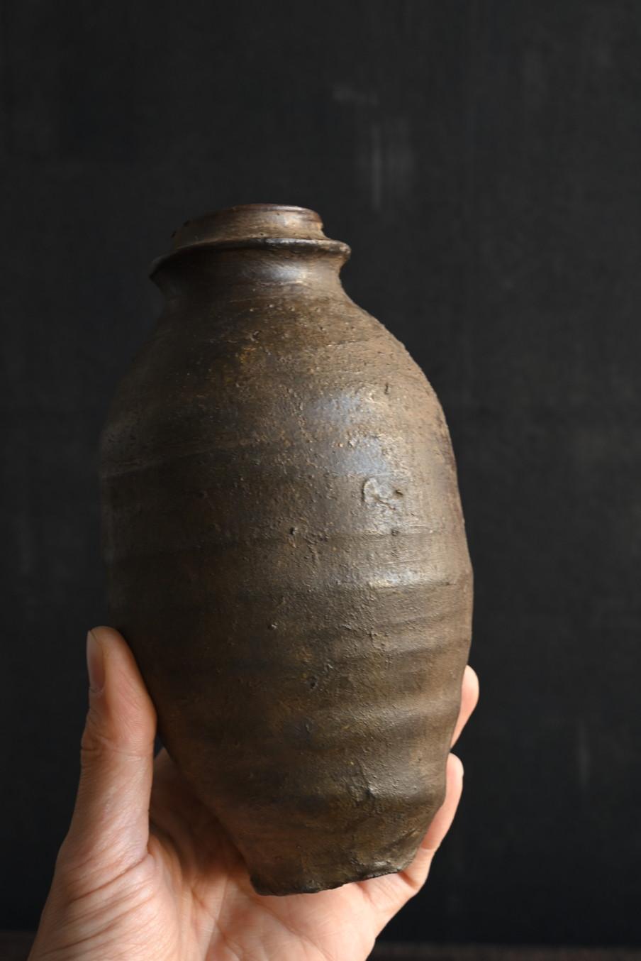Très ancienne petite jarre en poterie de Chine / 13e au 17e siècle / Vase excavé en vente 5
